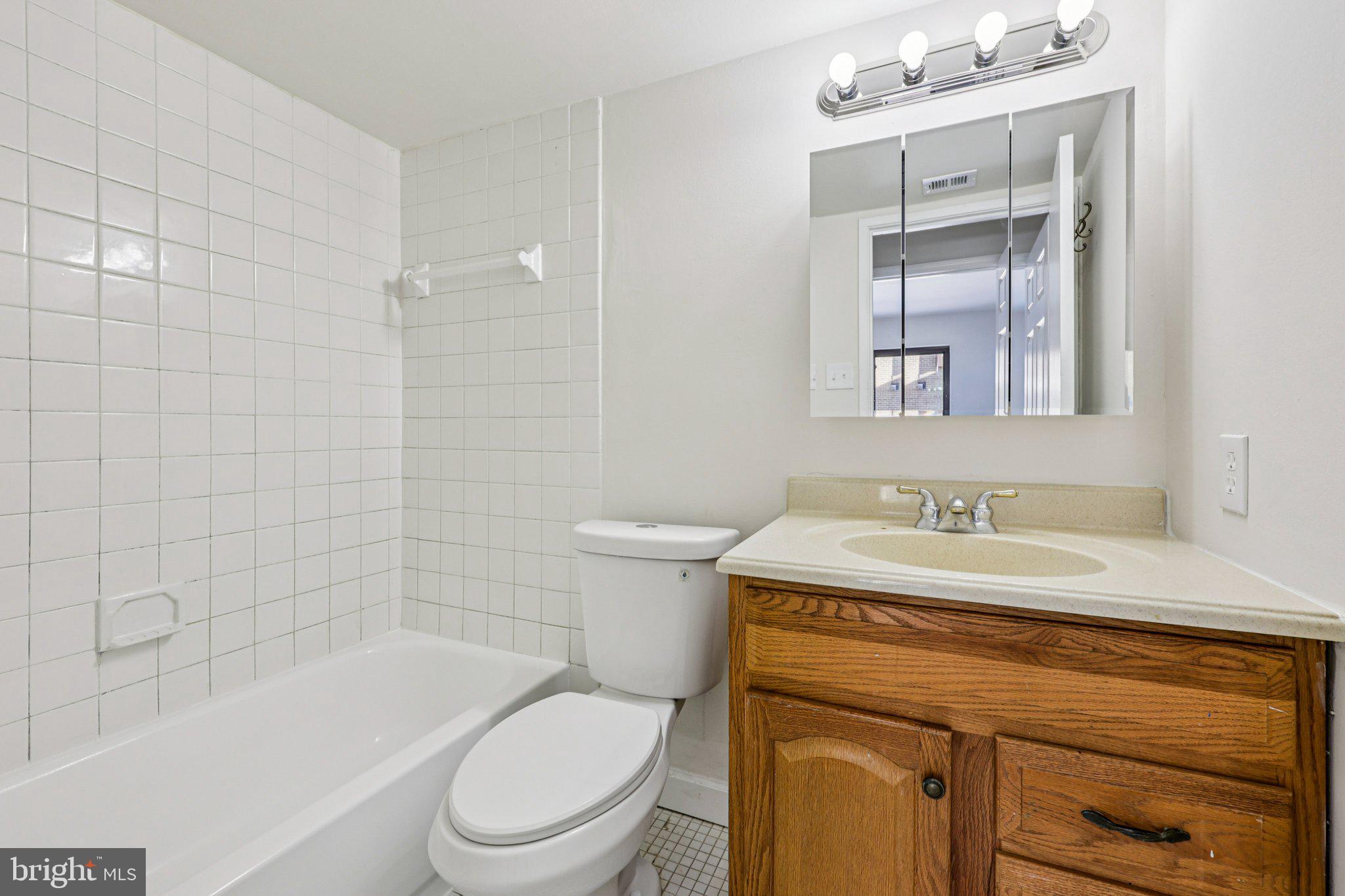 SUMMERTREE CONDO APTS - Residential