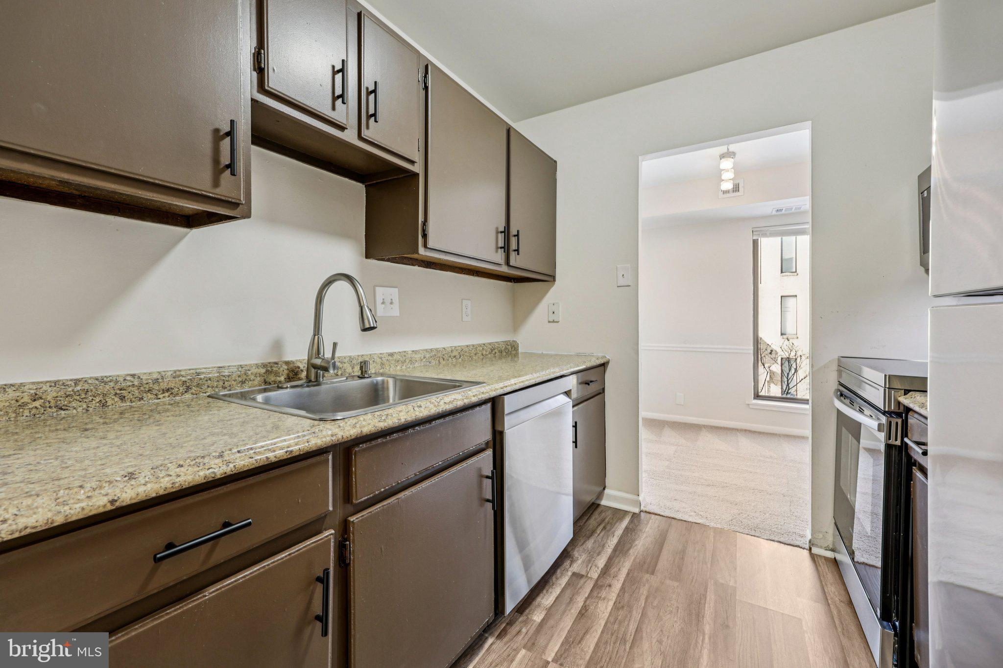 SUMMERTREE CONDO APTS - Residential