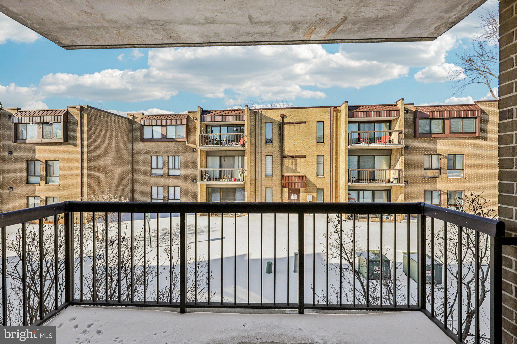 SUMMERTREE CONDO APTS - Residential