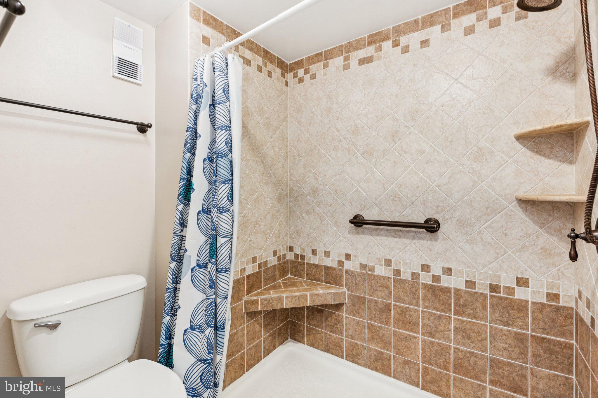 SKYLINE HOUSE - Residential Lease