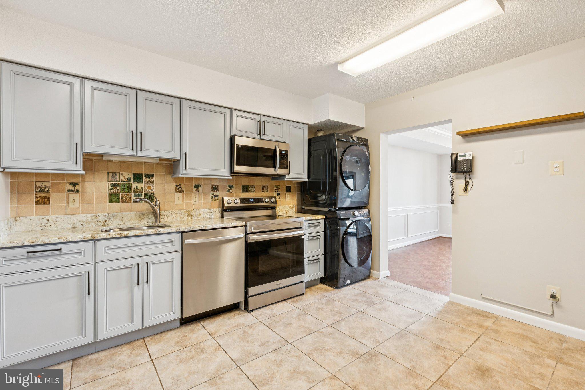 SKYLINE HOUSE - Residential Lease