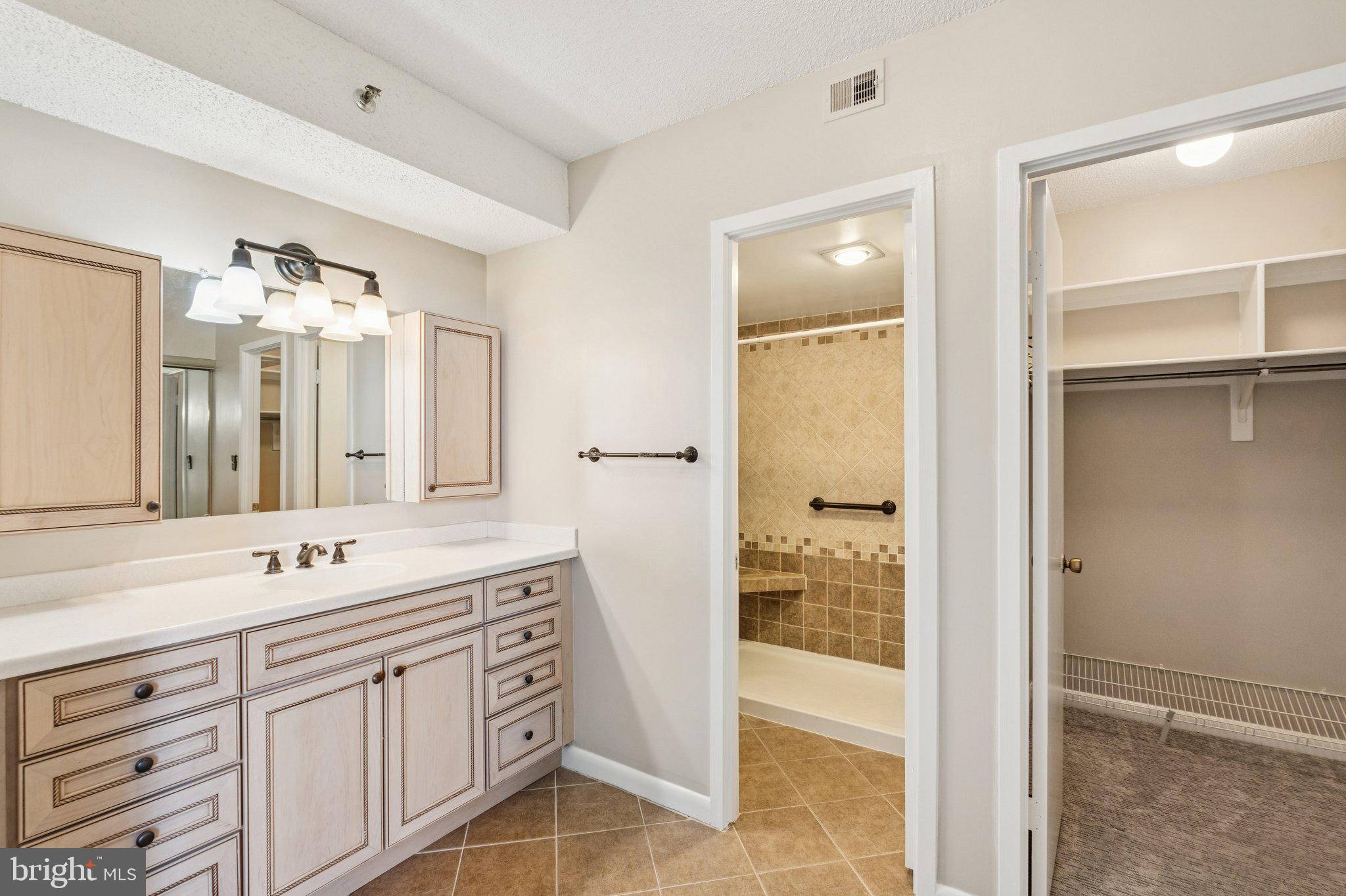 SKYLINE HOUSE - Residential Lease