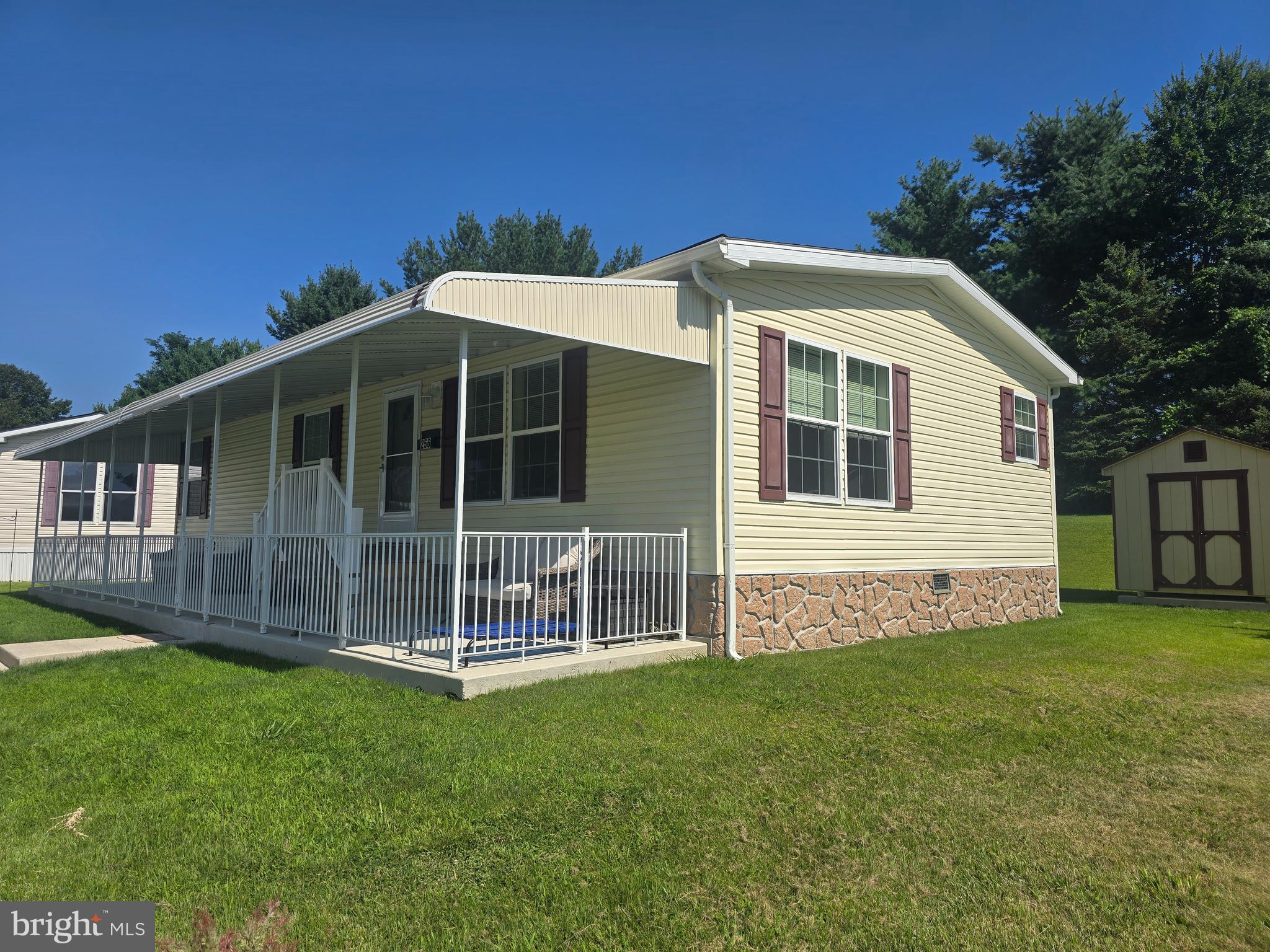 VILLAGE GREEN - Residential