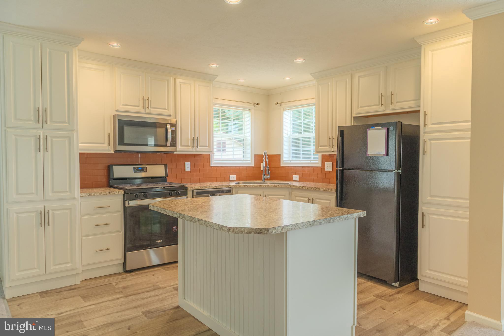 VILLAGE GREEN - Residential