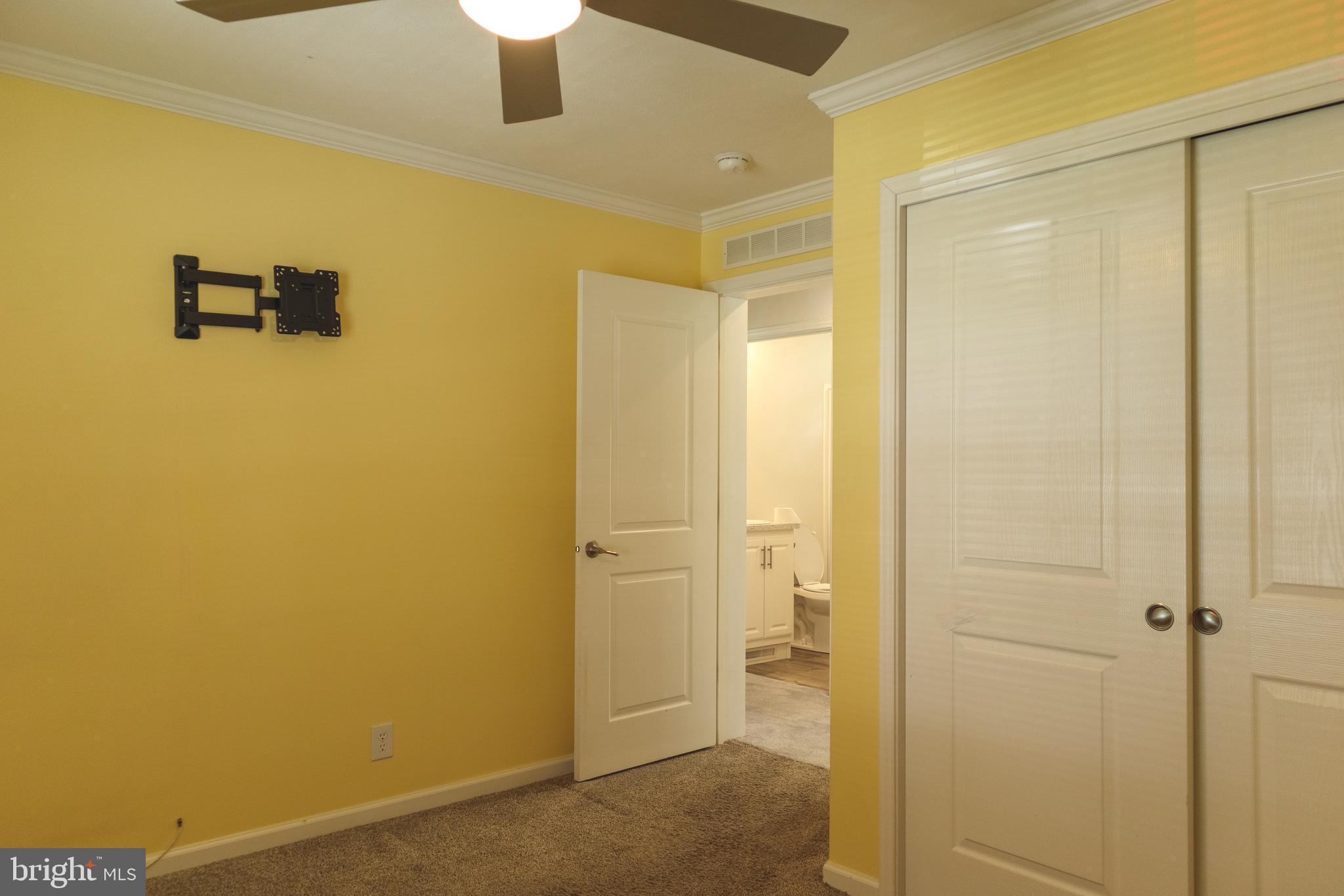 VILLAGE GREEN - Residential