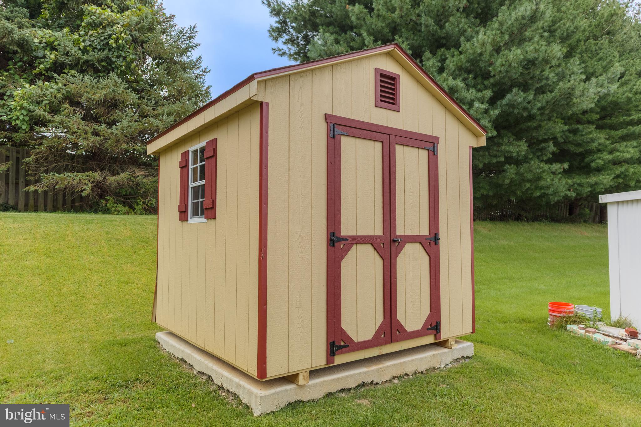 VILLAGE GREEN - Residential