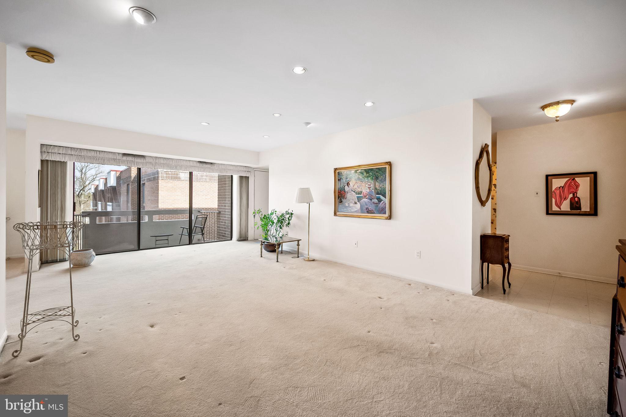 SUBURBAN OAKS - Residential