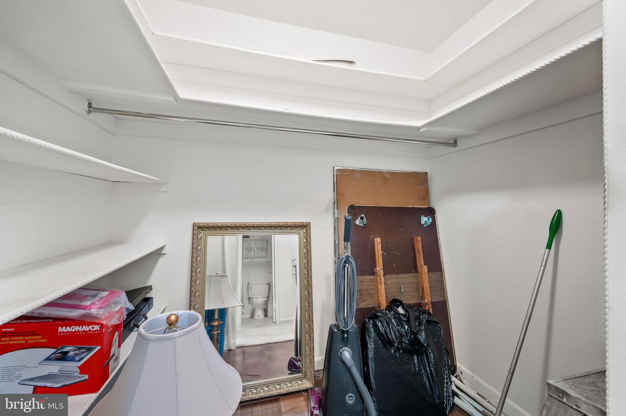 SUBURBAN OAKS - Residential