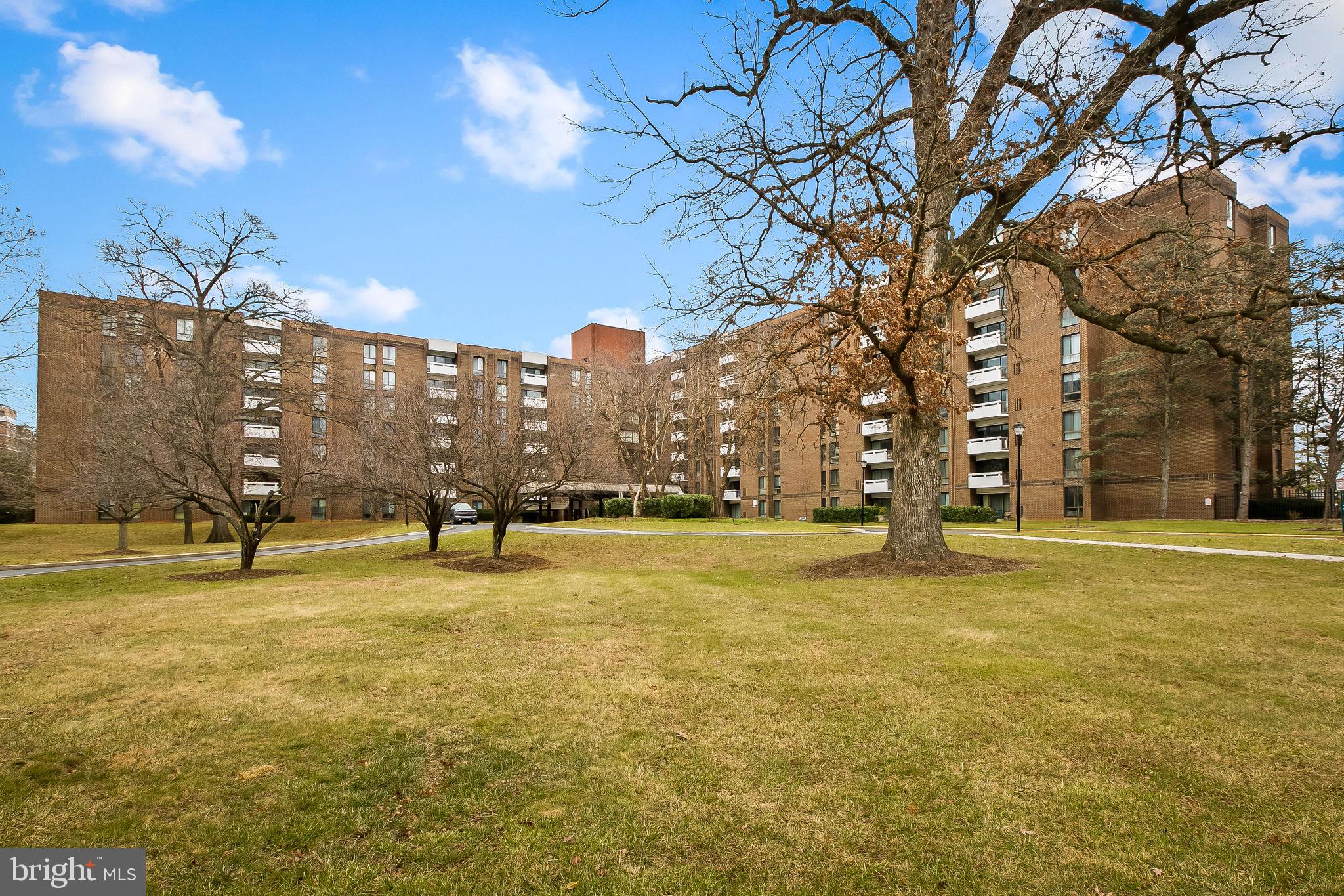 SUBURBAN OAKS - Residential