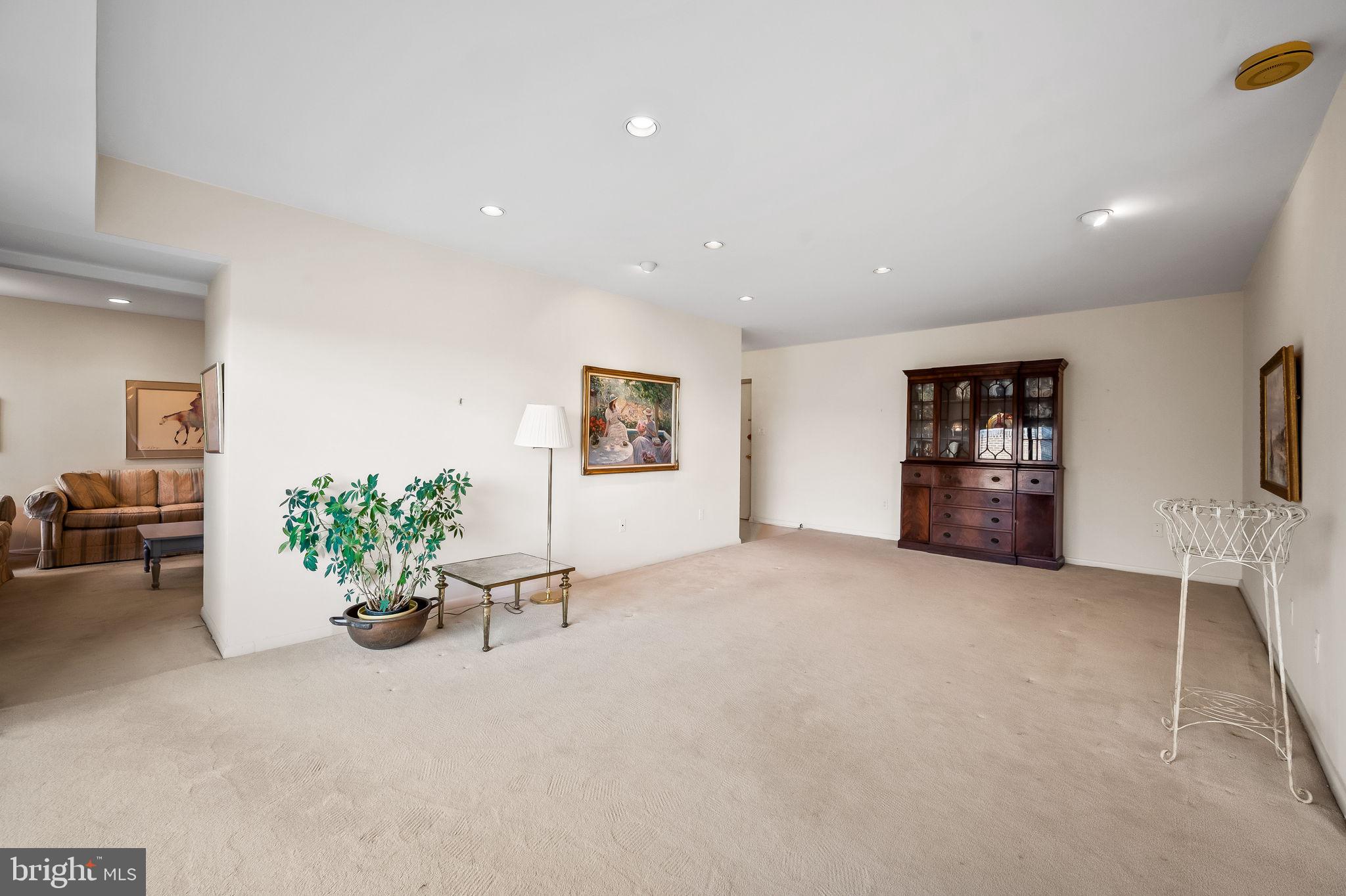 SUBURBAN OAKS - Residential