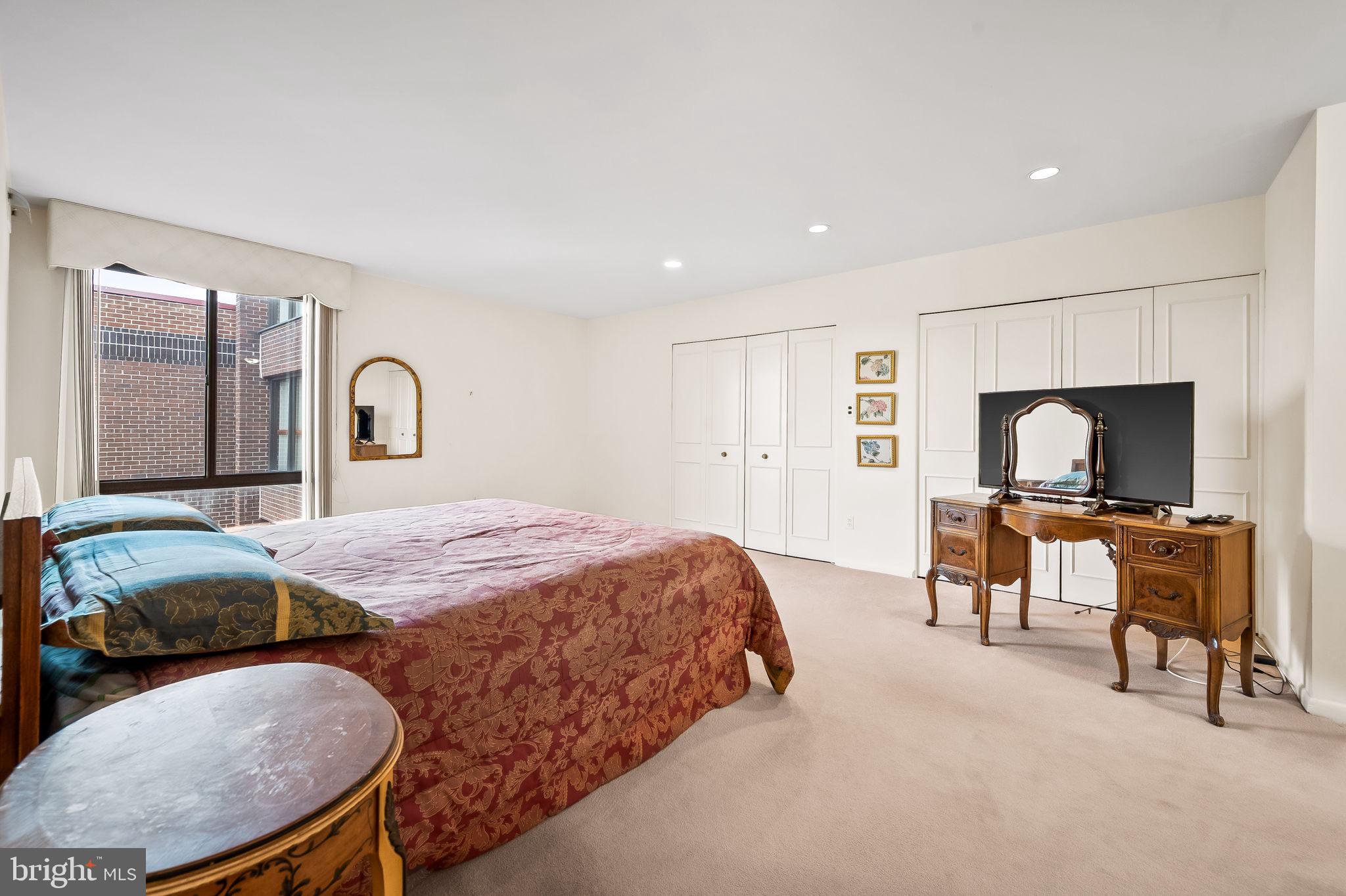 SUBURBAN OAKS - Residential