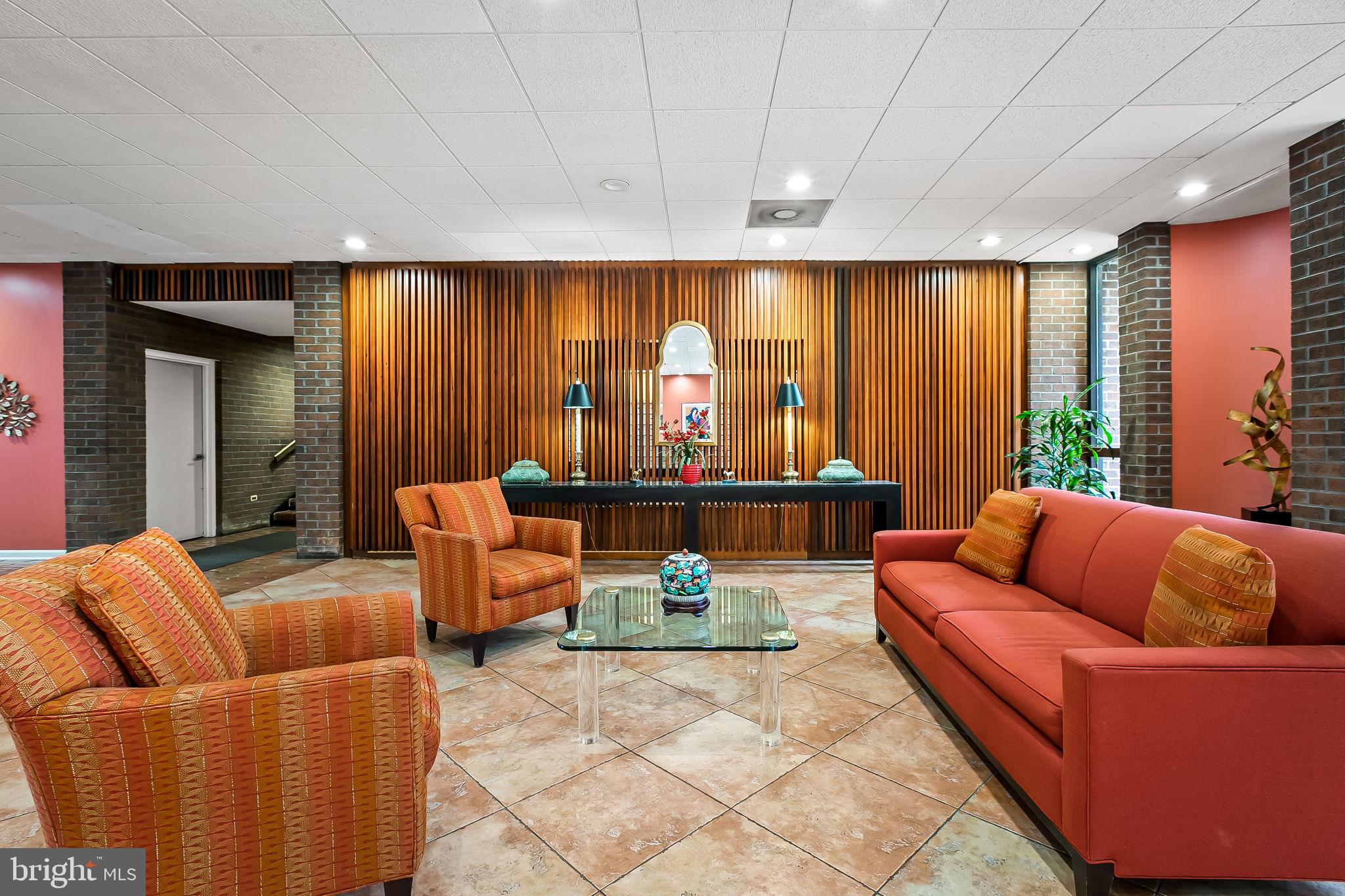 SUBURBAN OAKS - Residential