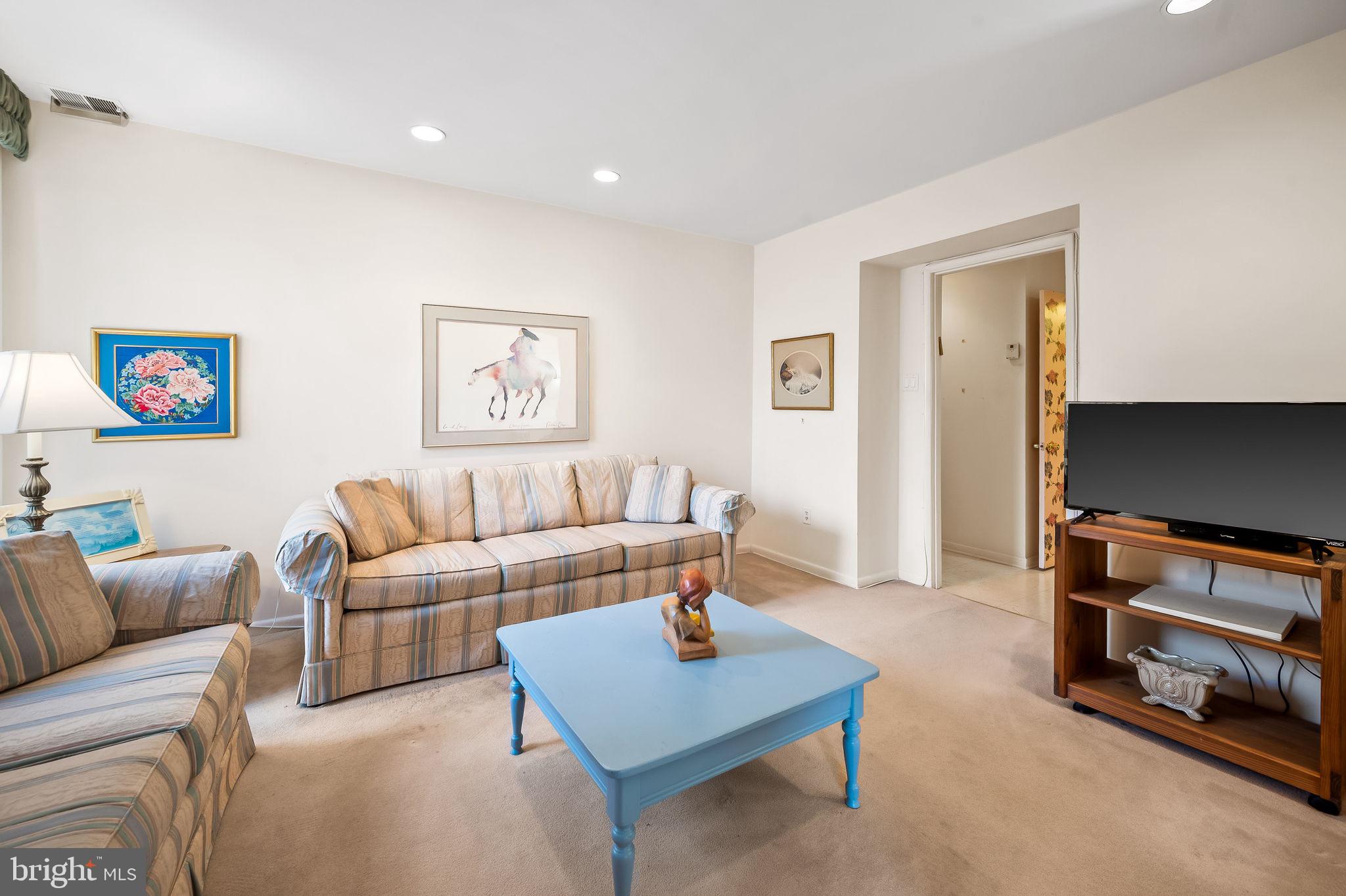 SUBURBAN OAKS - Residential