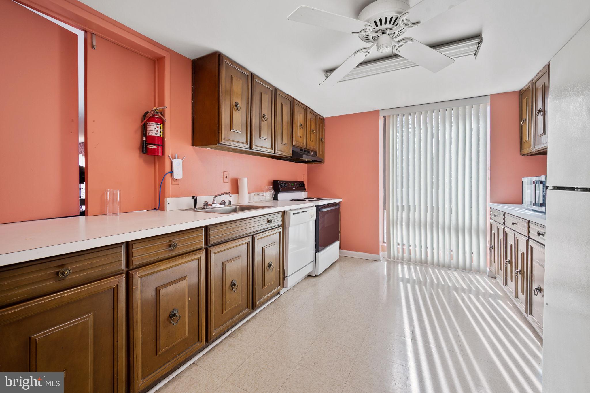 SUBURBAN OAKS - Residential