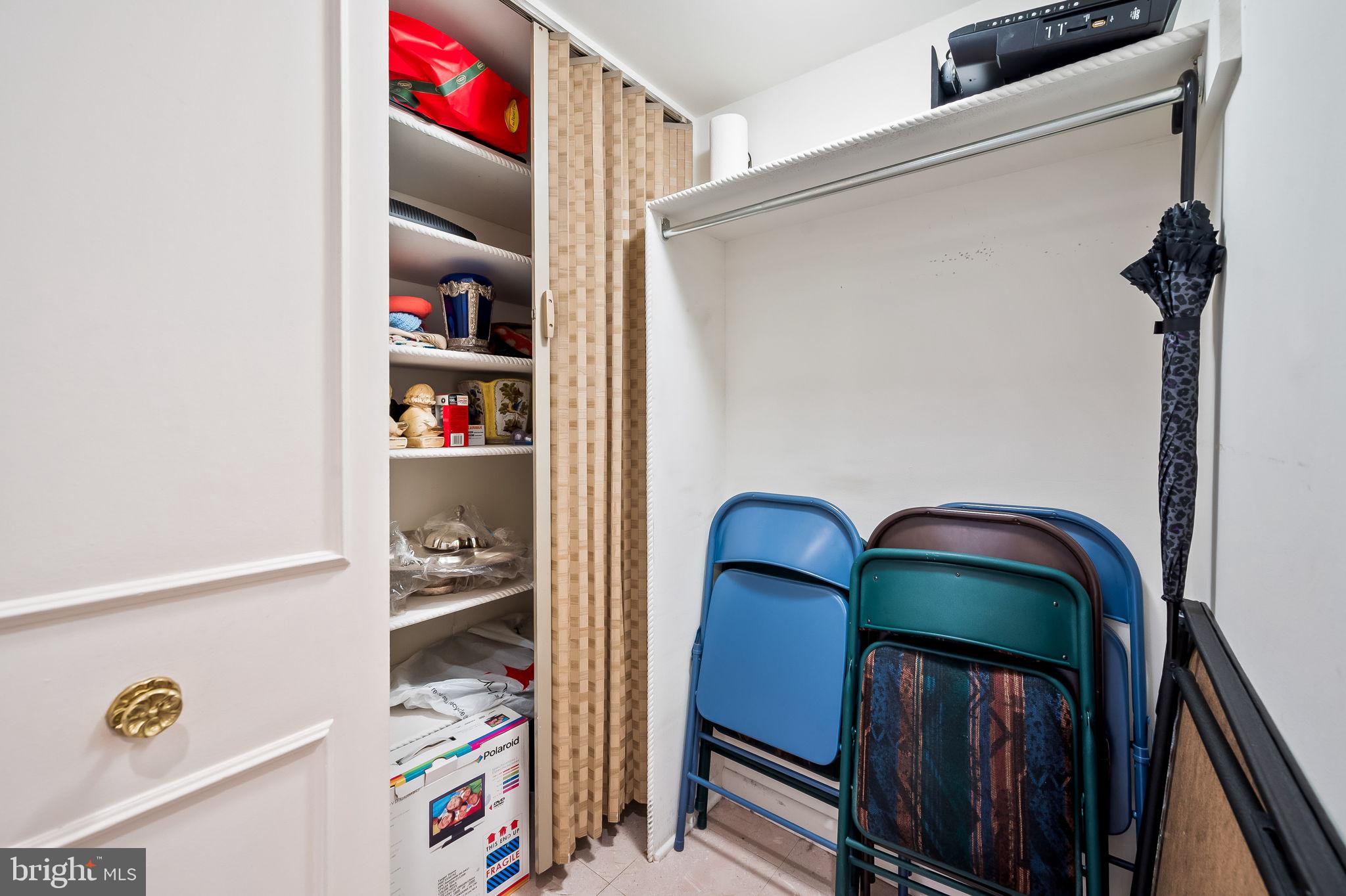 SUBURBAN OAKS - Residential