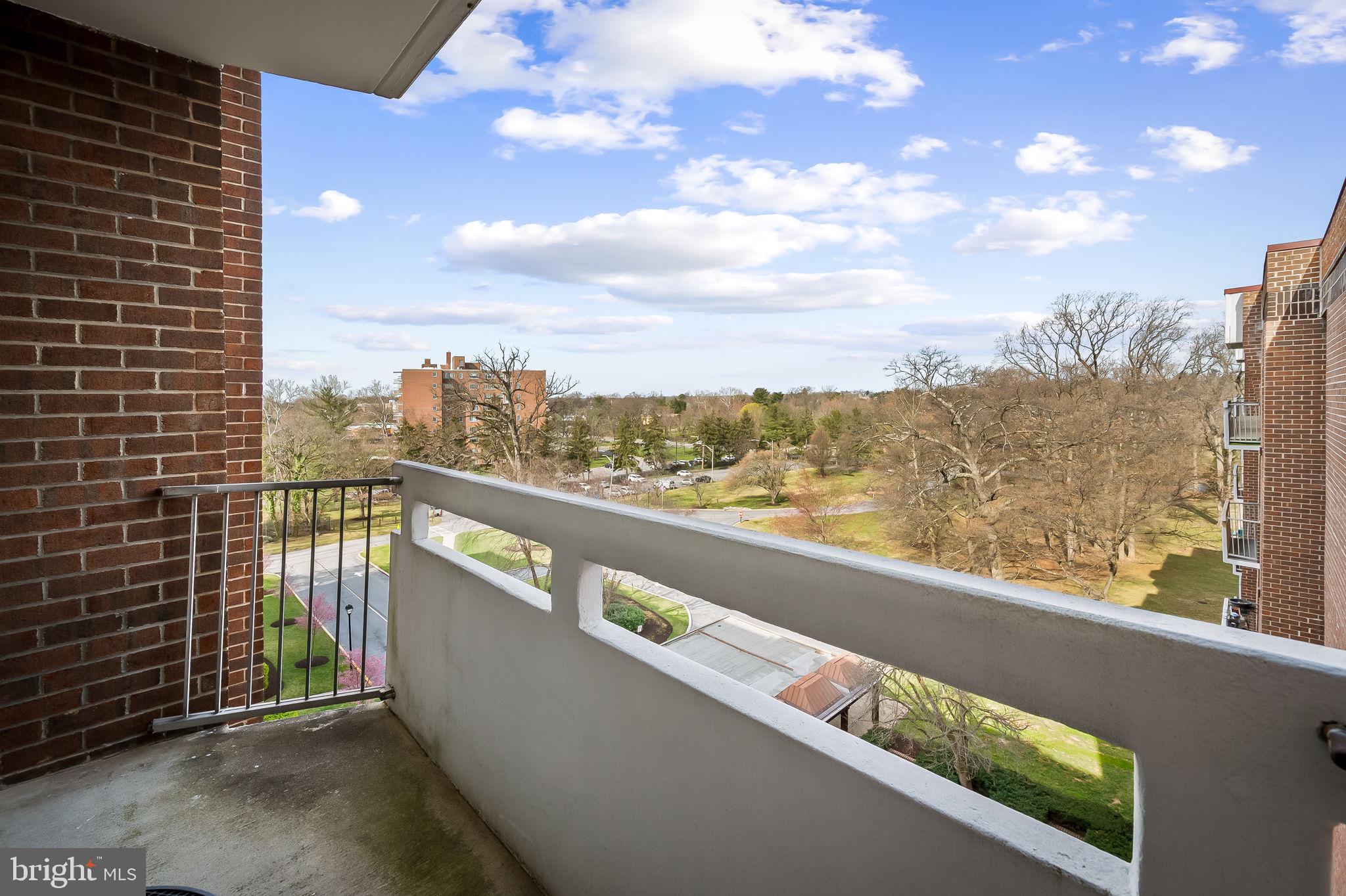 SUBURBAN OAKS - Residential