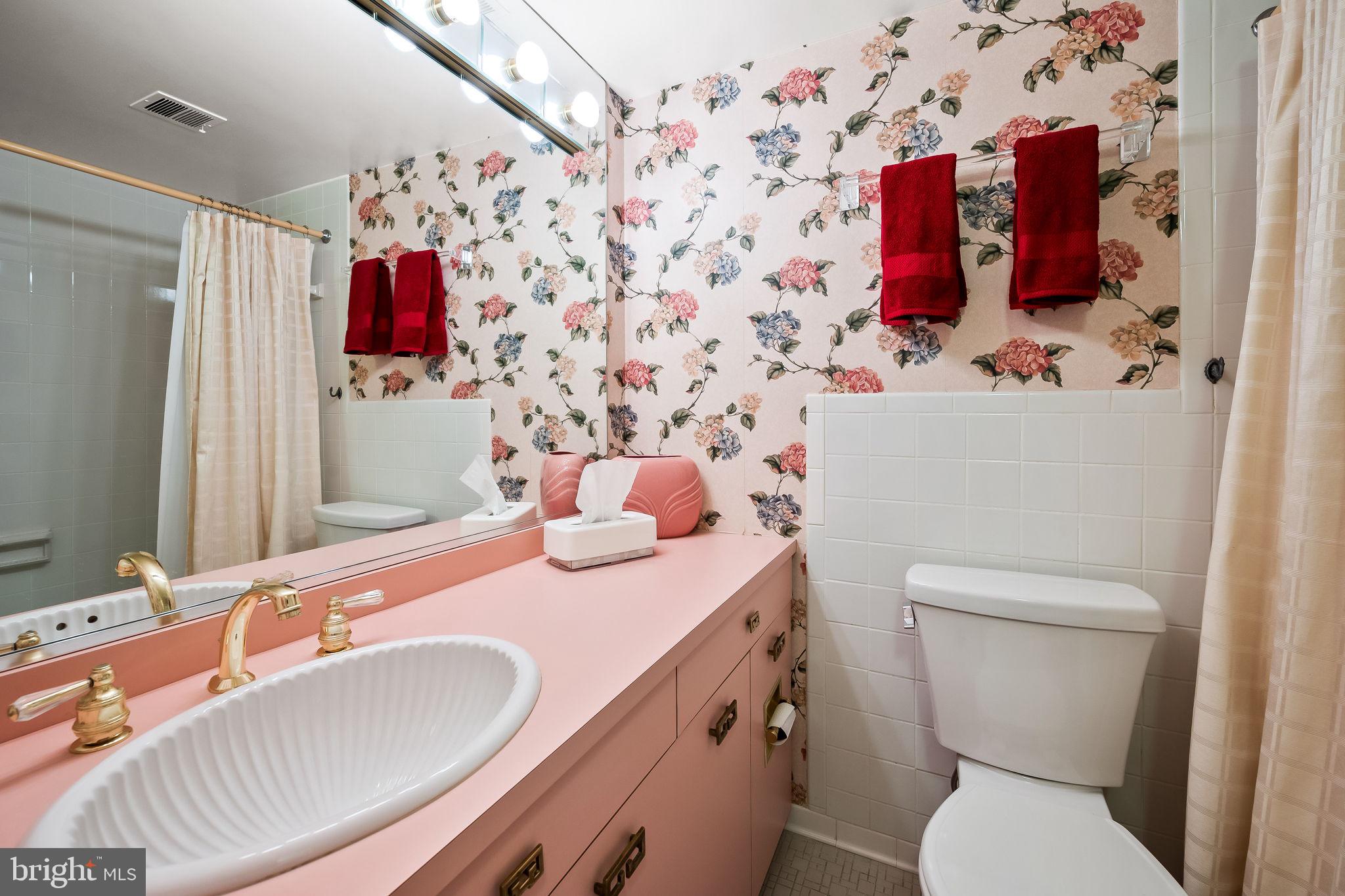 SUBURBAN OAKS - Residential