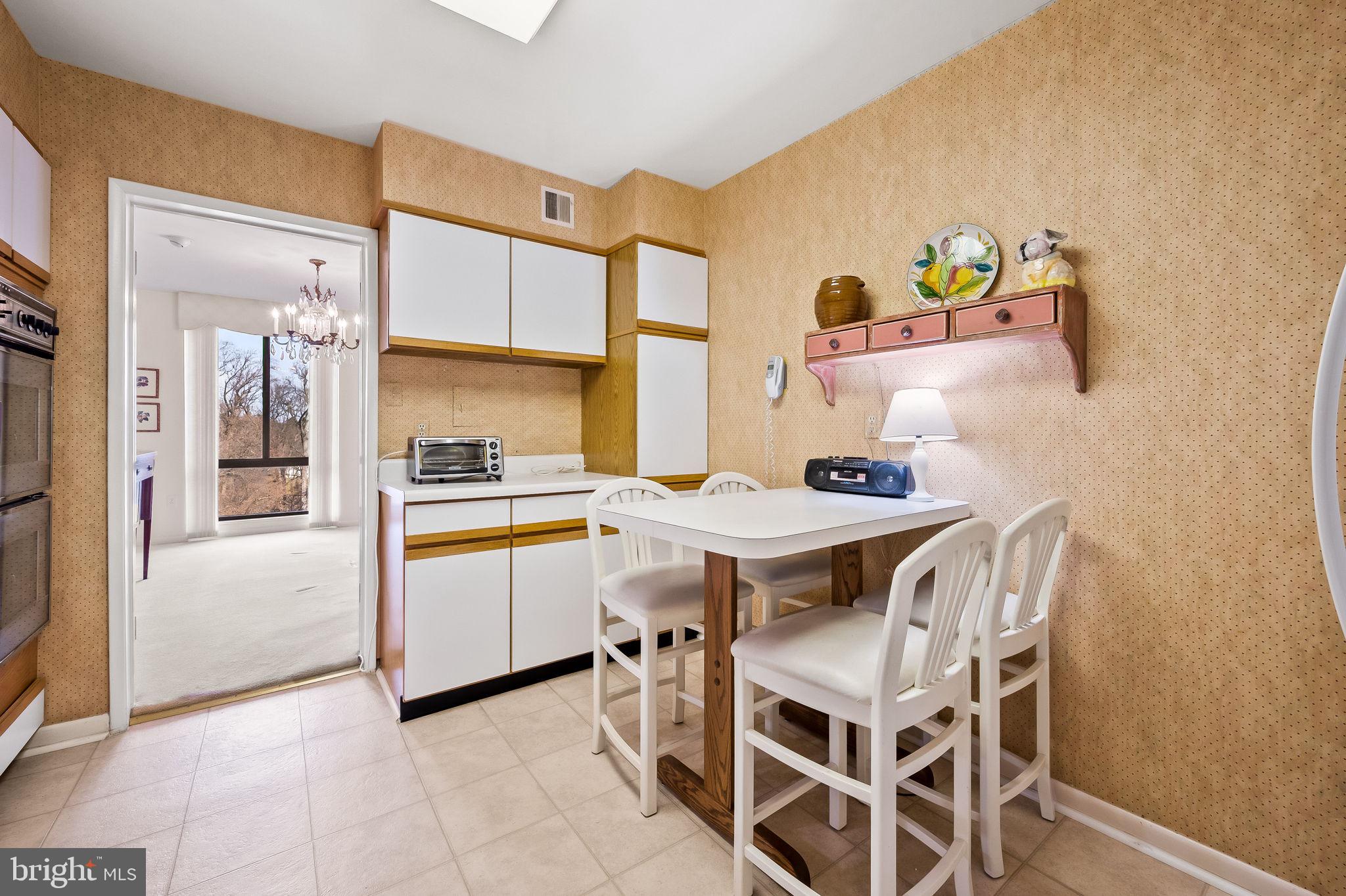 SUBURBAN OAKS - Residential