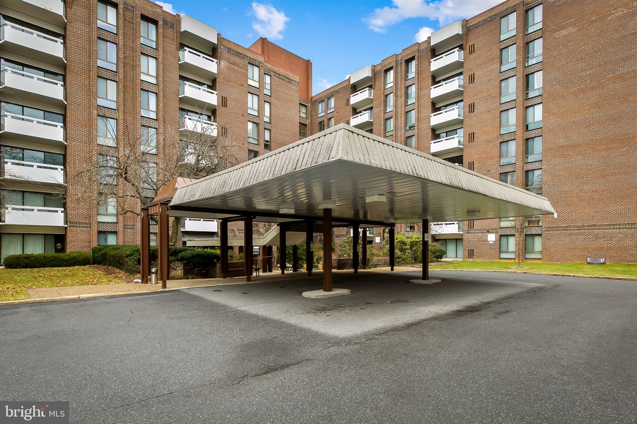 HIGHEST AND BEST DUE 5PM MARCH 19TH. ESTATE SALE-BEING SOLD IN "AS IS" CONDITION***Lush Suburban Oaks lifestyle. Monthly condo fees include heating, a/c, water, swimming pool, event room with kitchen, library use, work out room & more. Wonderful amenities include super friendly door staff always pleasant. Unit 707 has beautiful views of mature trees and green spaces. Spacious units offers two bedrooms and two full bathrooms, abundant storage space with large pantry closet in the kitchen, walk-in storage closet in entry hall, three closets in the primary bedroom, stacked washer/dryer within the unit, pleasant patio off living with beautiful views, generous room sizes and so much more. Floor plan is attached in the photos library. HOA docs in hand. Come and be apart of this wonderful community.