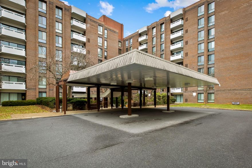 HIGHEST AND BEST DUE 5PM MARCH 19TH. ESTATE SALE-BEING SOLD IN "AS IS" CONDITION***Lush Suburban Oaks lifestyle.  Monthly condo fees include heating, a/c, water, swimming pool, event room with kitchen, library use, work out room & more.   Wonderful amenities include super friendly door staff always pleasant.    Unit 707 has beautiful views of mature trees and green spaces.  Spacious units offers two bedrooms and two full bathrooms, abundant storage space with large pantry closet in the kitchen, walk-in storage closet in entry hall, three closets in the primary bedroom, stacked washer/dryer within the unit, pleasant patio off living with beautiful views, generous room sizes and so much more.  Floor plan is attached in the photos library.  HOA docs in hand.  Come and be apart of this wonderful community.