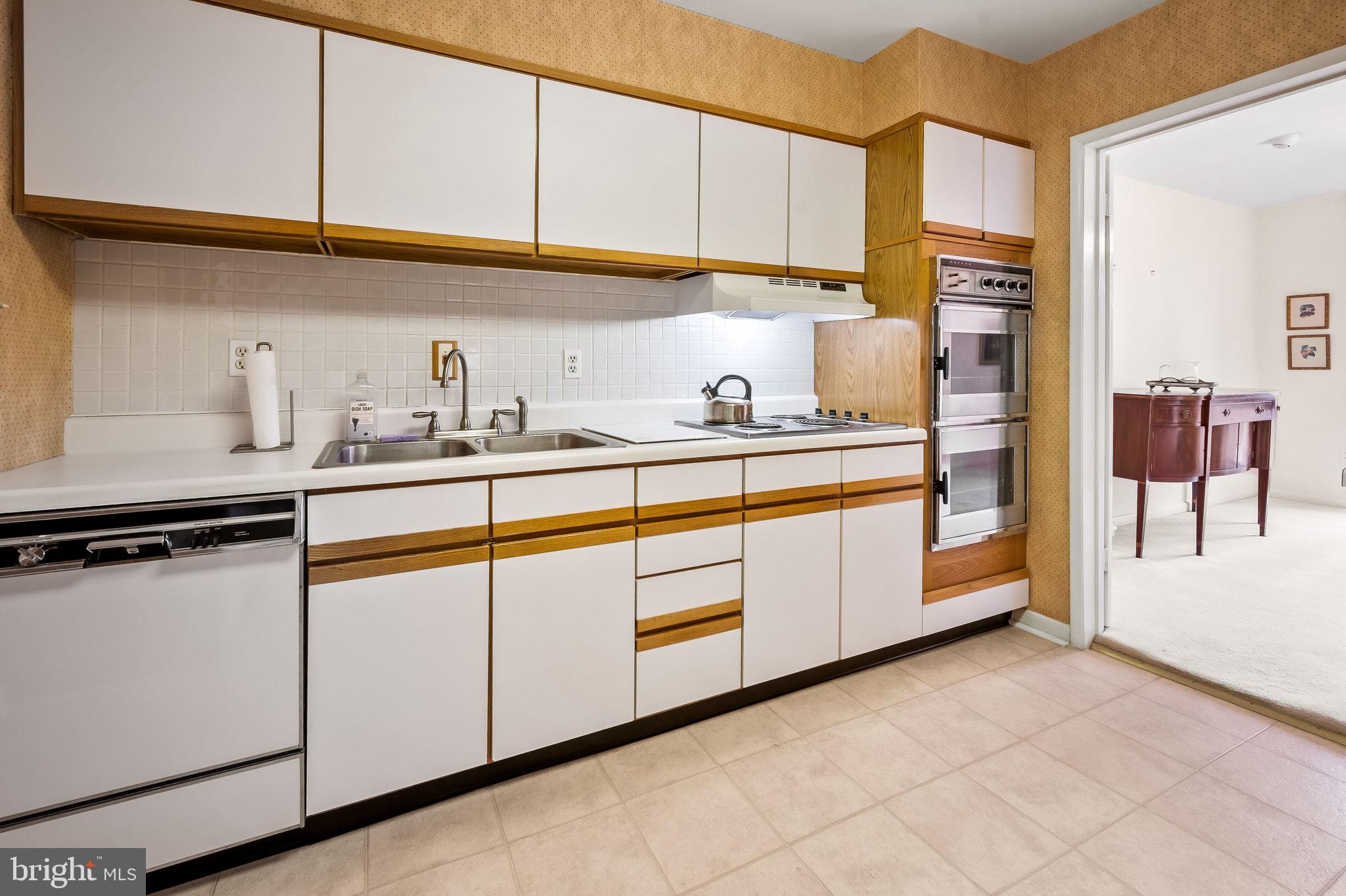 SUBURBAN OAKS - Residential