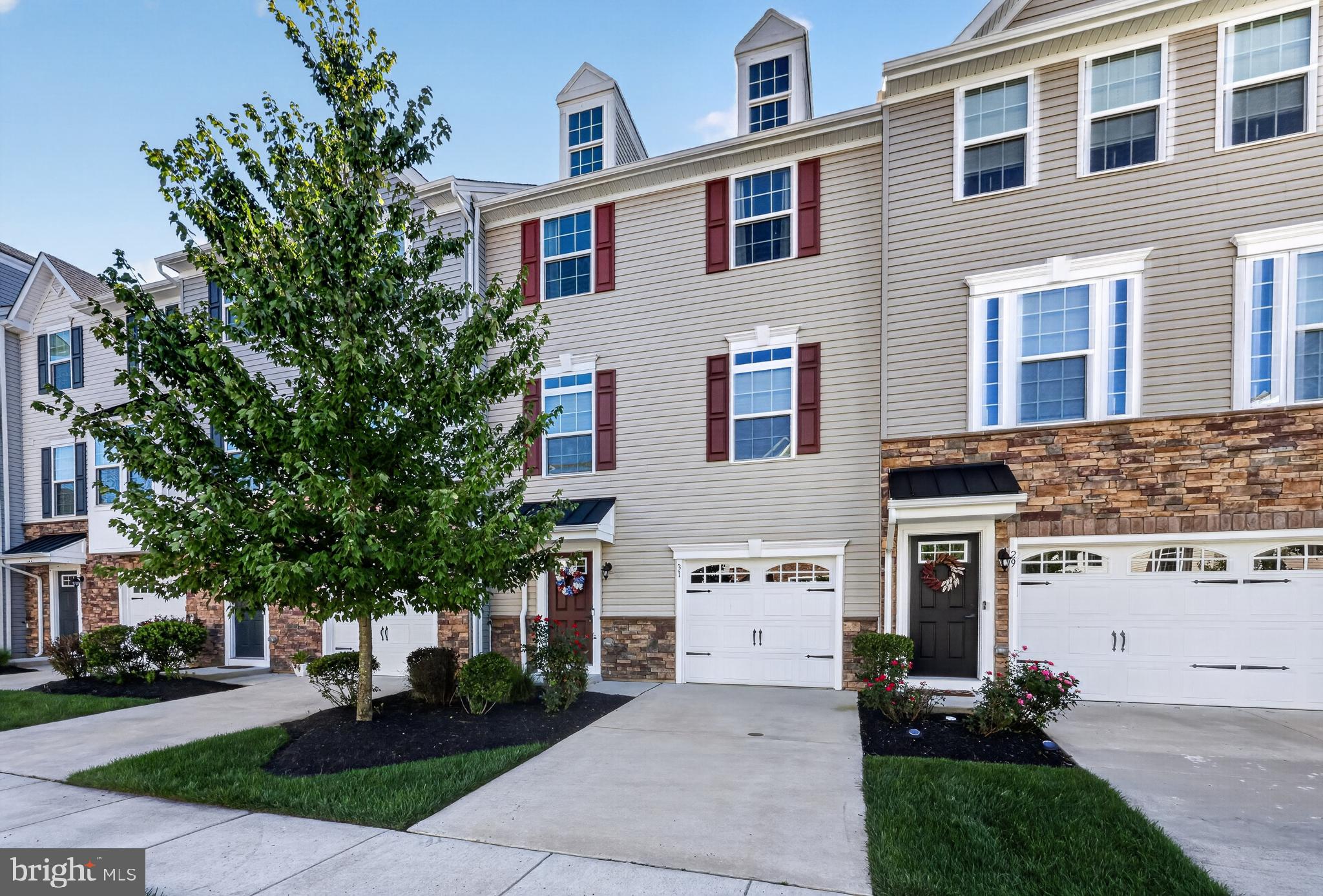 31 PEACOCK CIRCLE