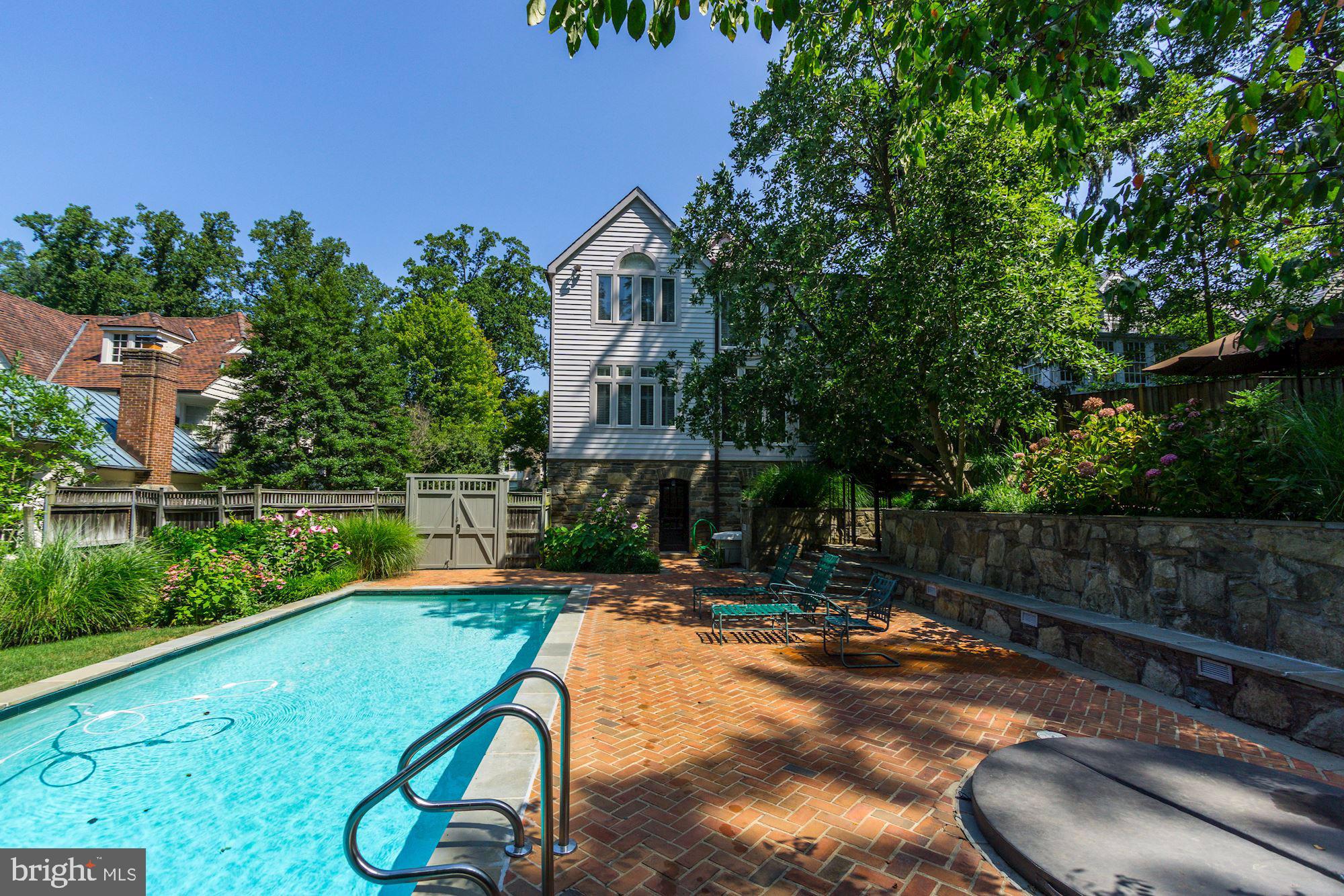 WESLEY HEIGHTS - Residential