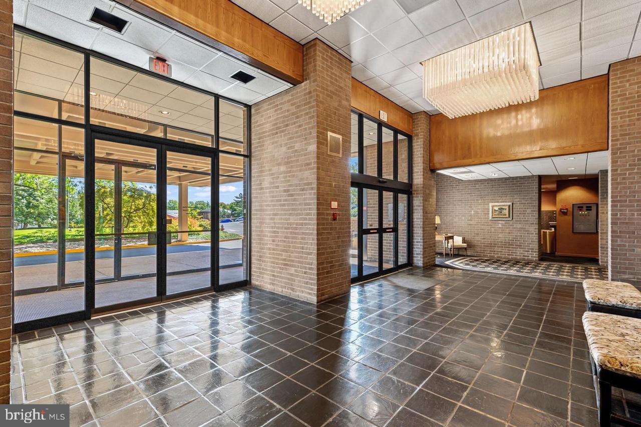 REGENCY AT MCLEAN - Residential