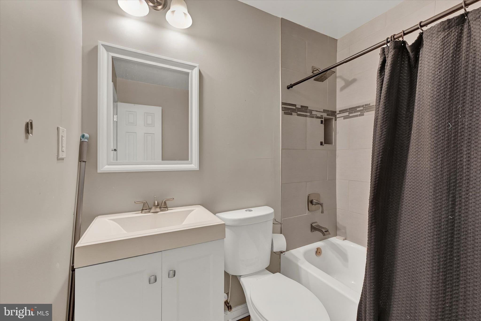 HARFORD SQUARE - Residential