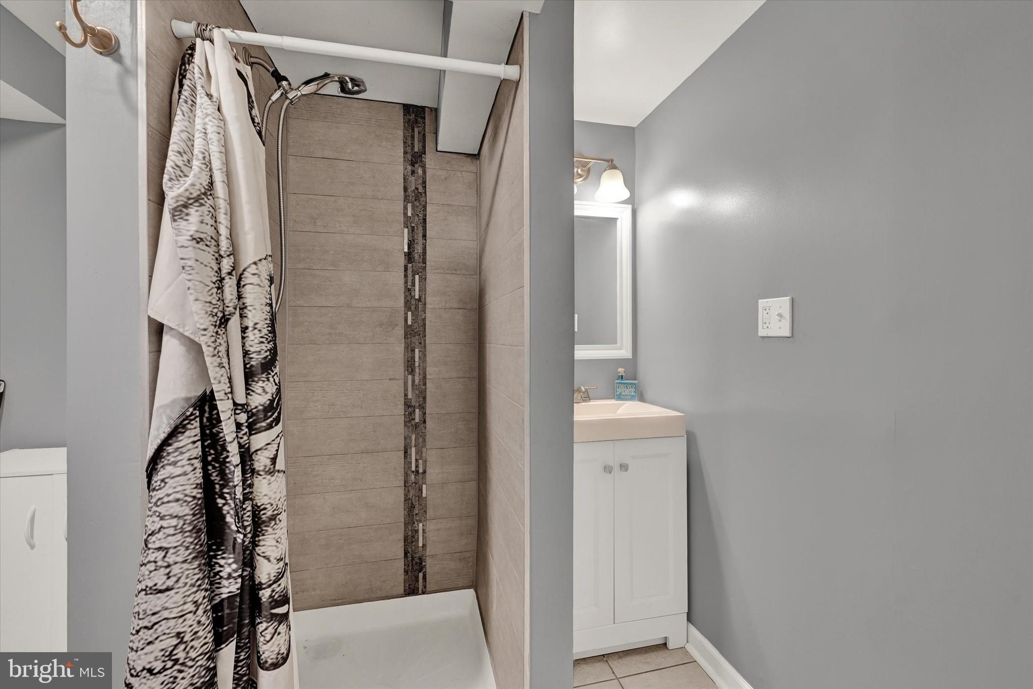 HARFORD SQUARE - Residential