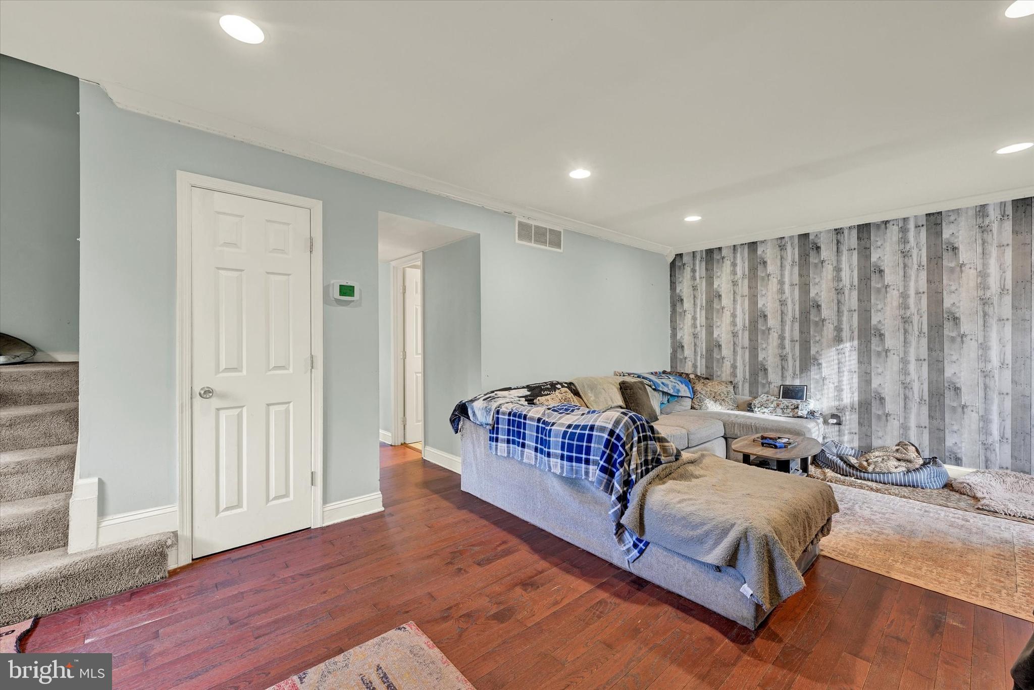 HARFORD SQUARE - Residential