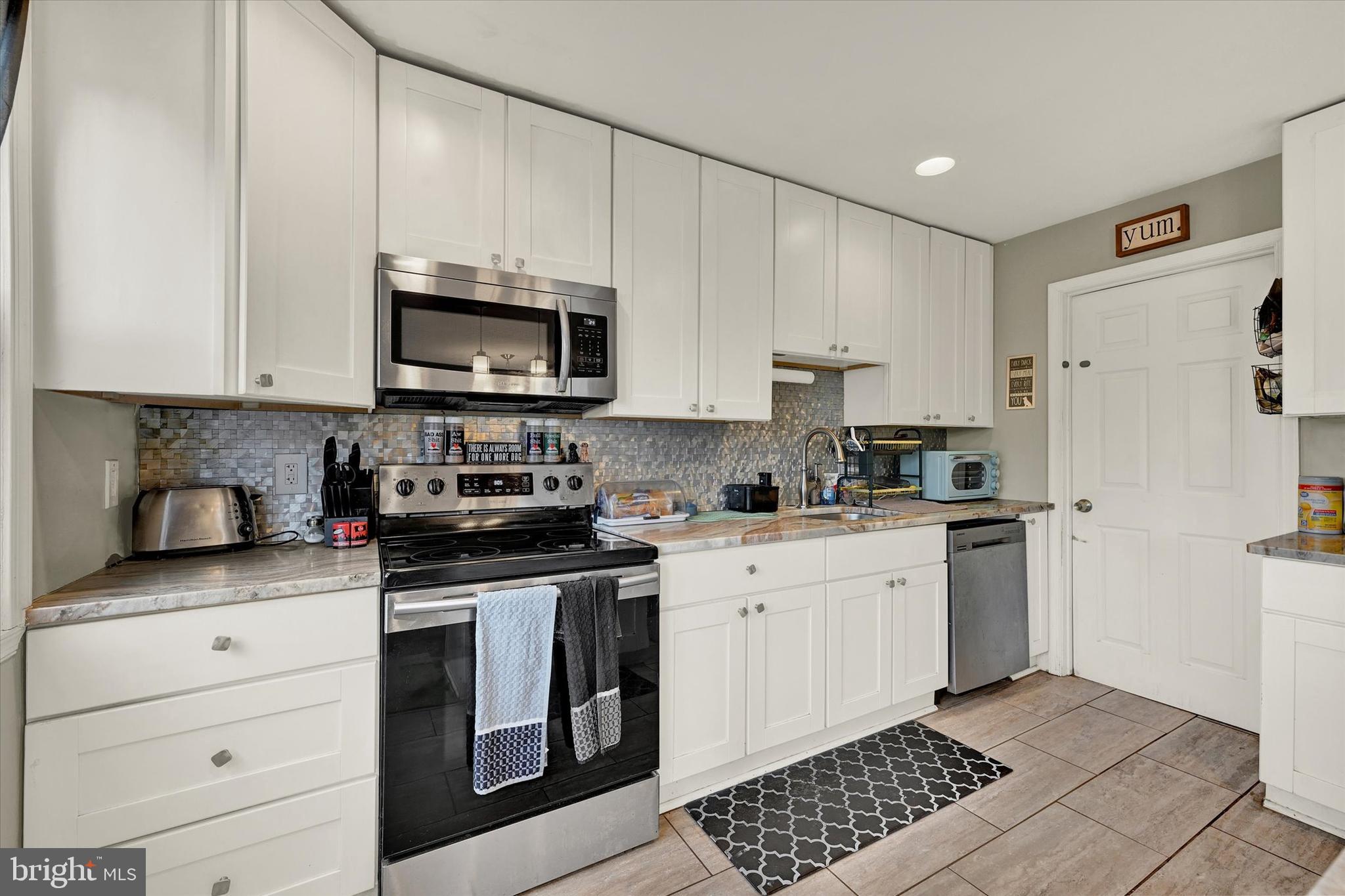 HARFORD SQUARE - Residential