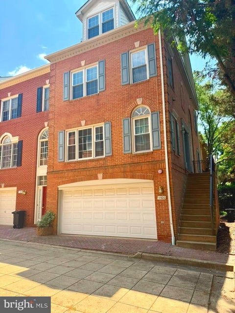 Townhouse For Rent - 1166 N Vernon Street<br/> ARLINGTON, VA 22201