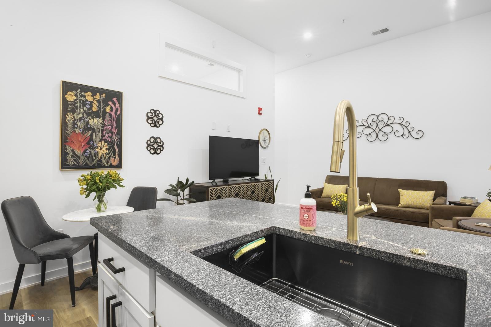 CENTER CITY - Residential Lease