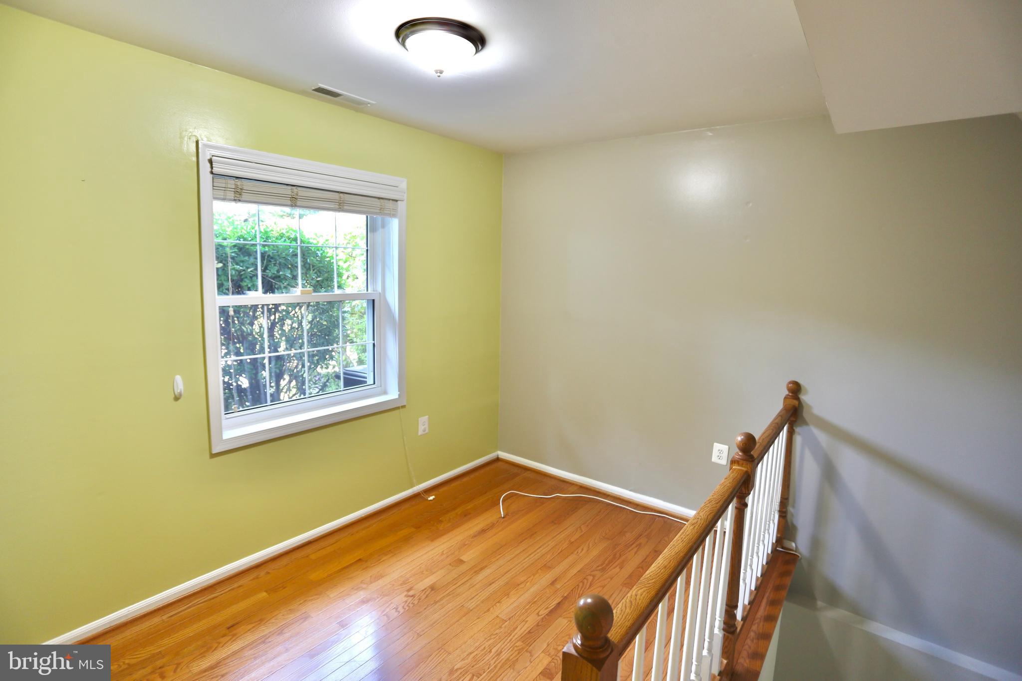 TOWNES OF MOOREFIELD - Residential Lease