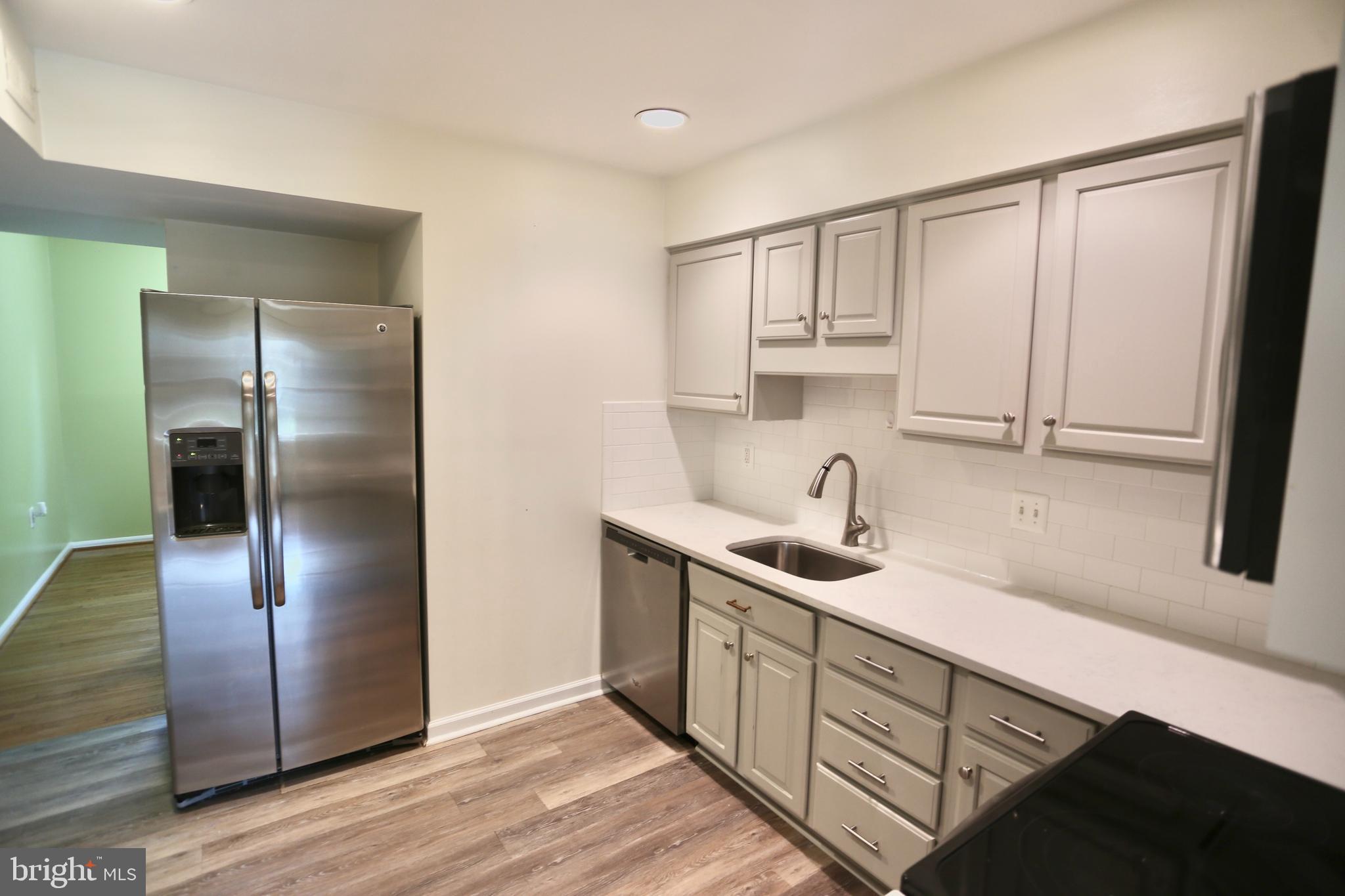 TOWNES OF MOOREFIELD - Residential Lease