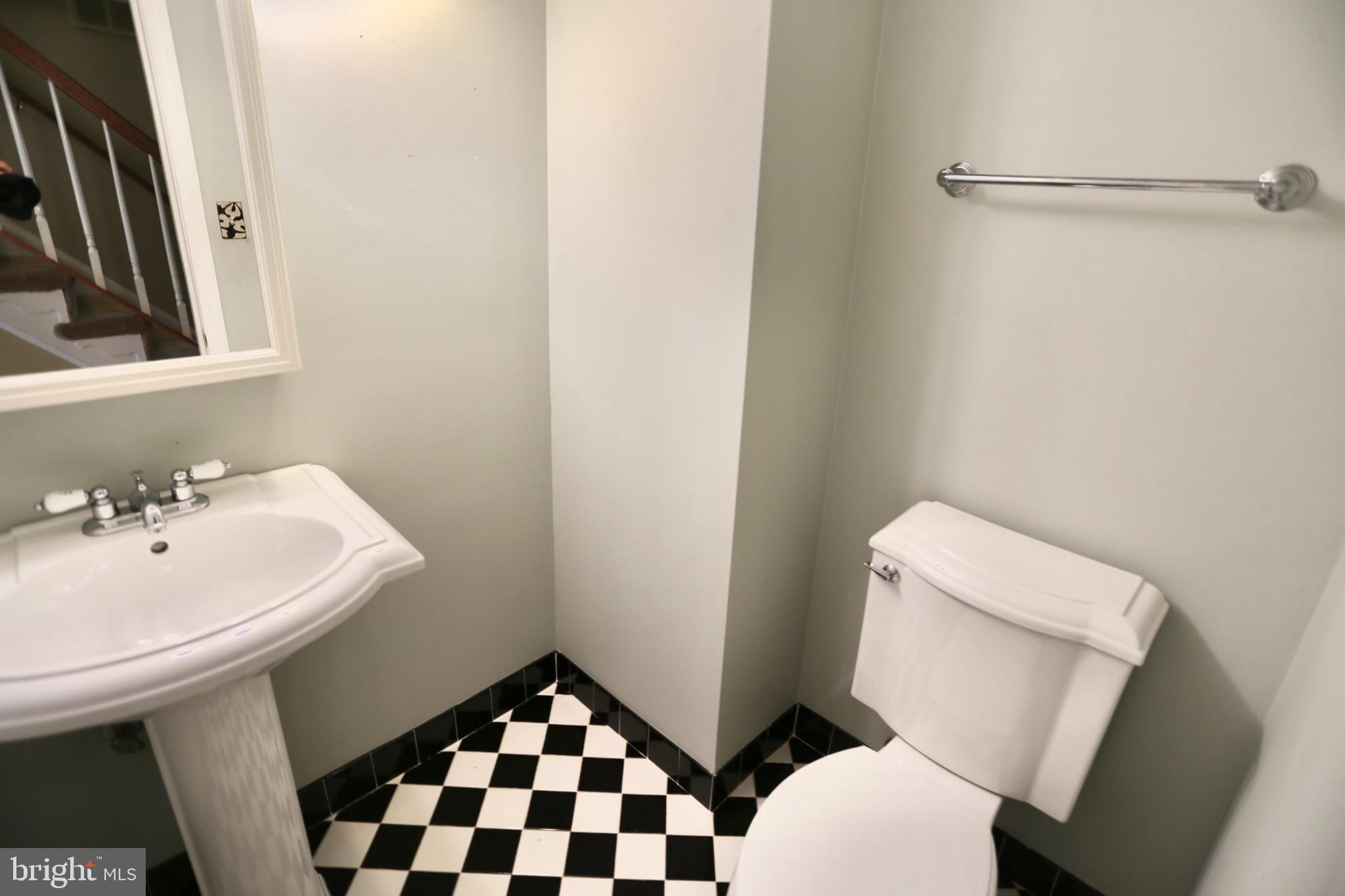 TOWNES OF MOOREFIELD - Residential Lease