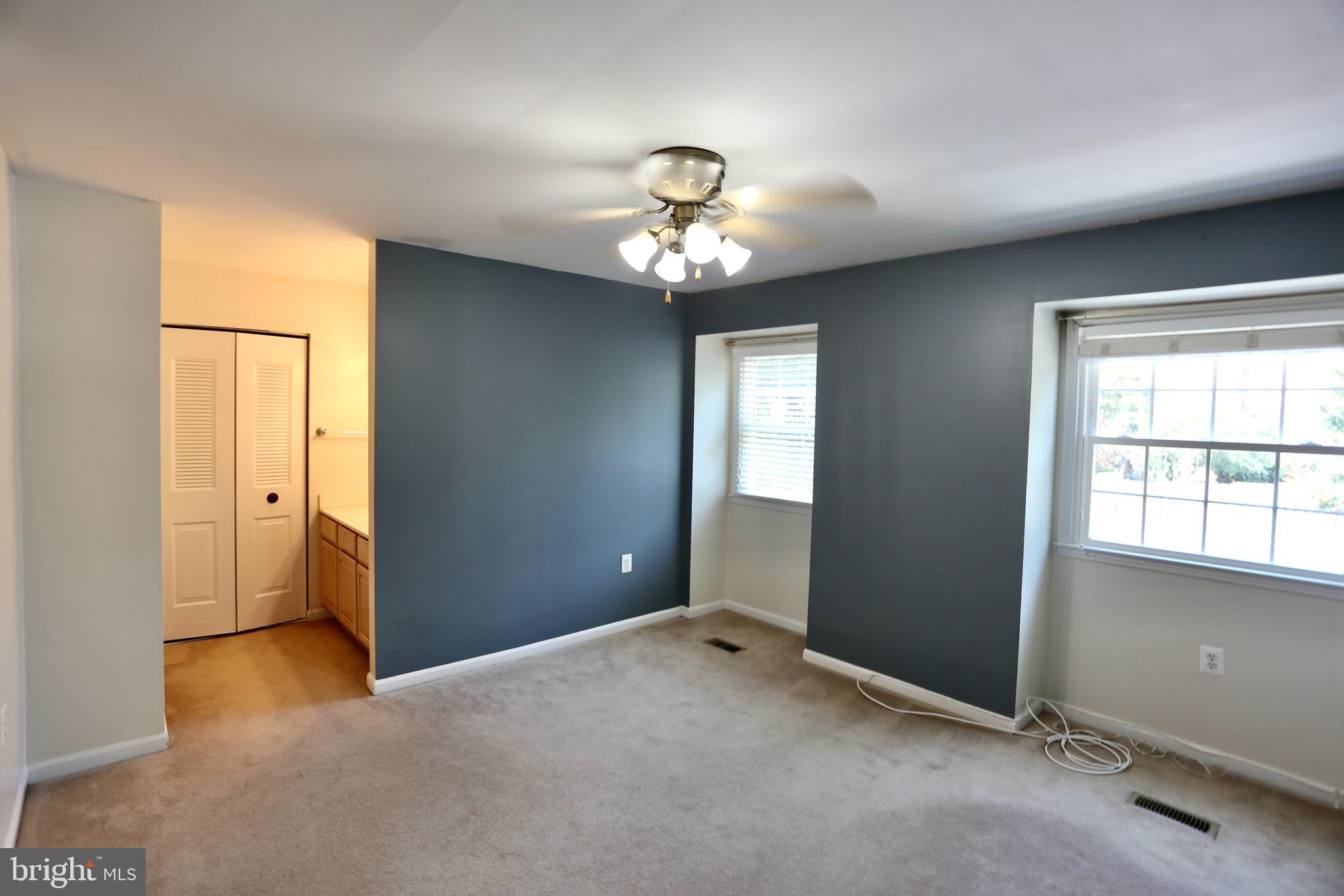 TOWNES OF MOOREFIELD - Residential Lease