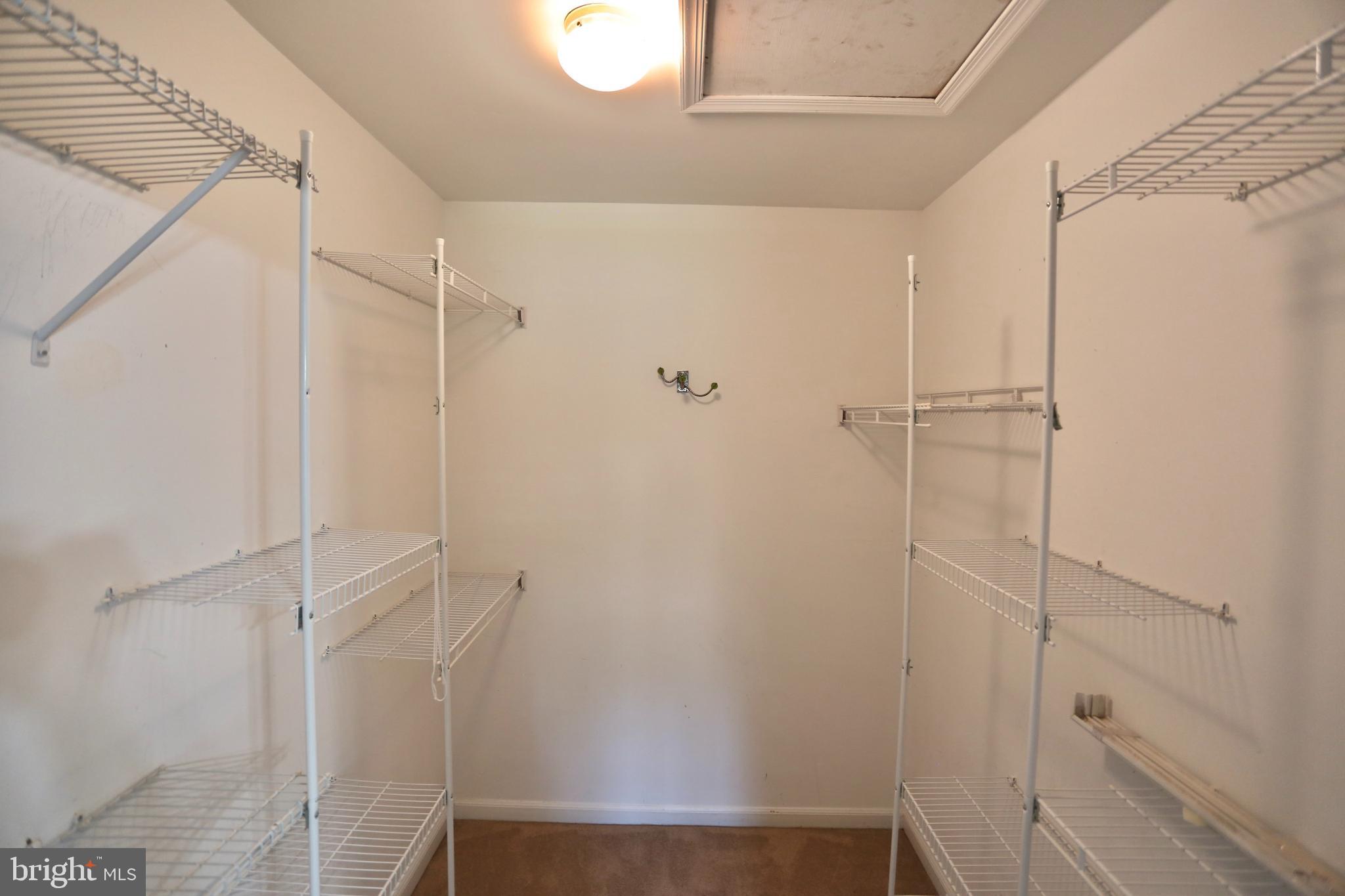 TOWNES OF MOOREFIELD - Residential Lease