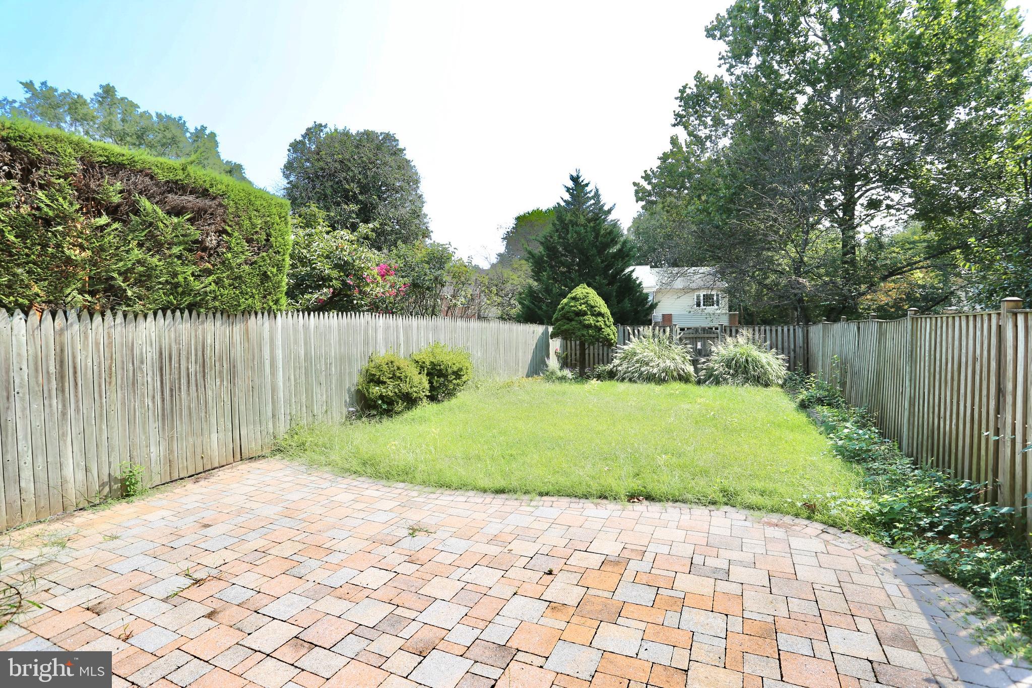 TOWNES OF MOOREFIELD - Residential Lease