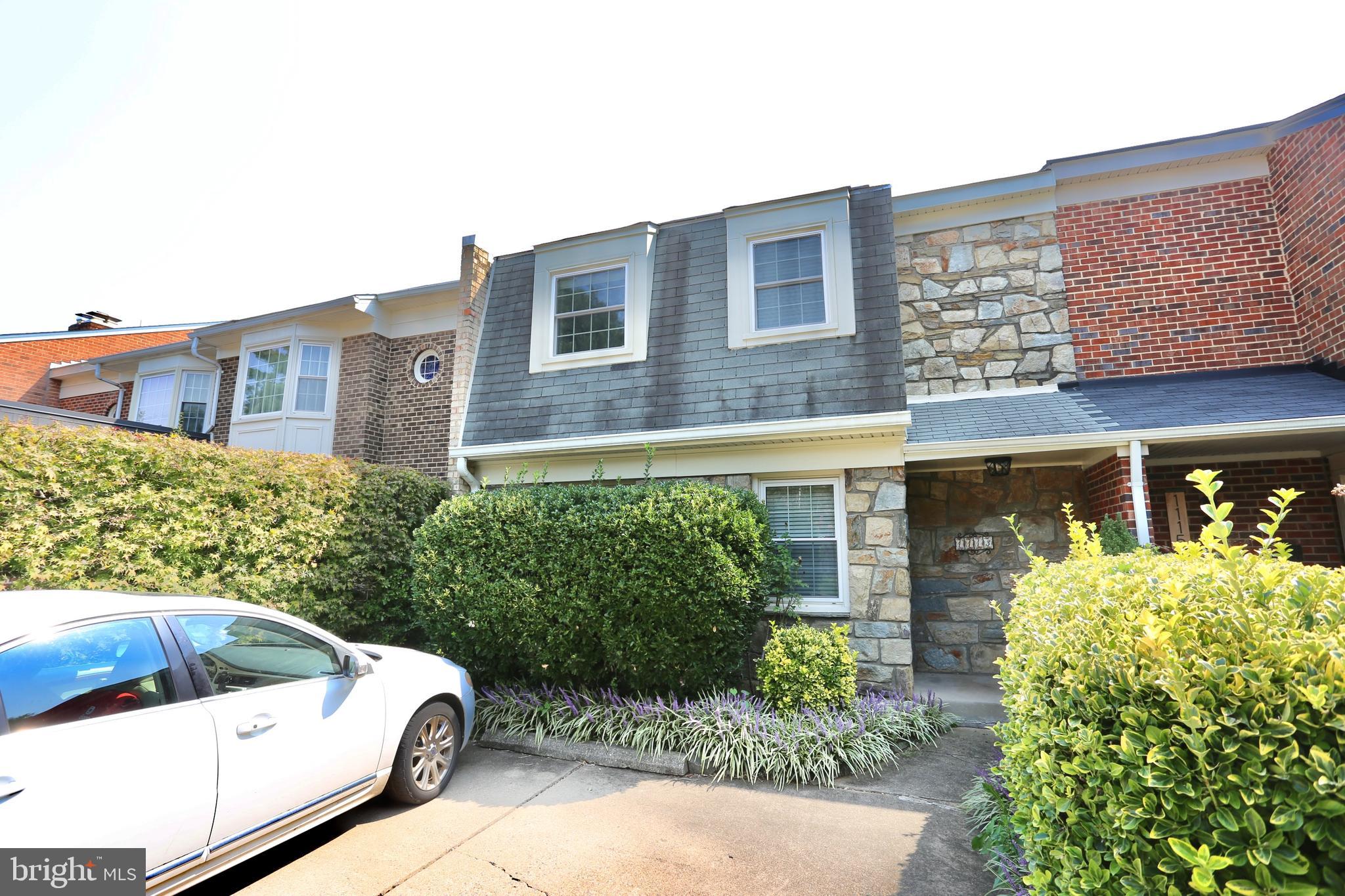 TOWNES OF MOOREFIELD - Residential Lease