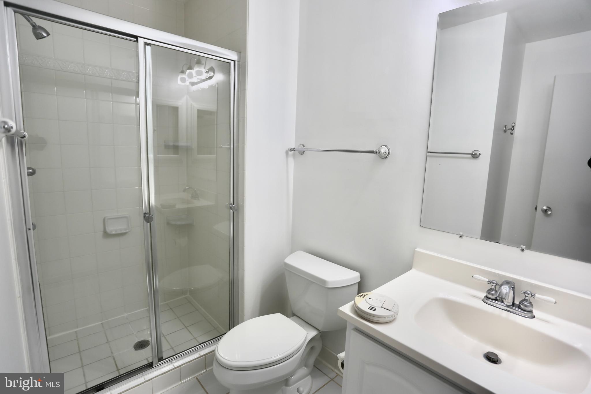 TOWNES OF MOOREFIELD - Residential Lease