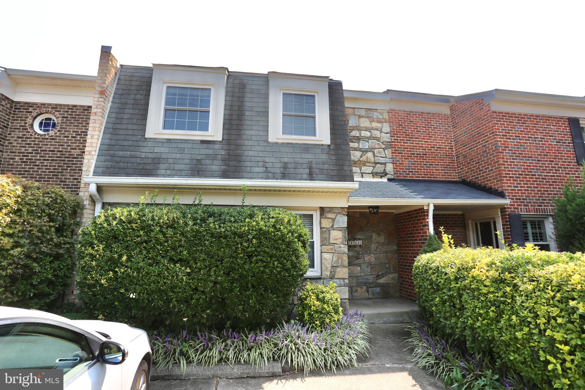 TOWNES OF MOOREFIELD - Residential Lease