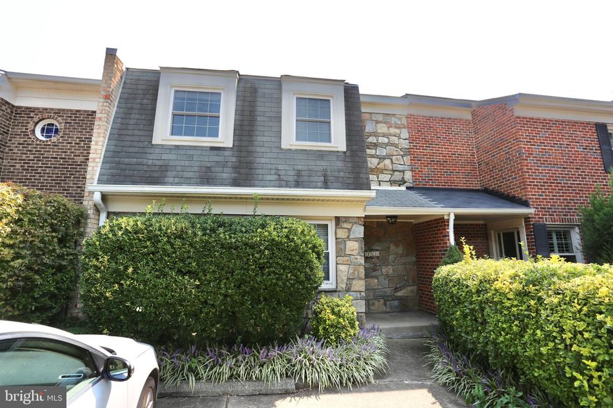 Walkable distance to Vienna Metro, Nottoway Park, and easy access to I-66/495. This home has 4 beds and 3.5 baths, kitchen comes with stainless steel appliances and beautiful quartz countertops. Hardwood floors throughout the main level and a spacious living room with a wood burning fireplace. Nice fenced in backyard with a patio and access to the basement. This home offers newer HVAC, water heater, and windows. Community has a swimming pool, tennis courts, basketball courts and tot playground.