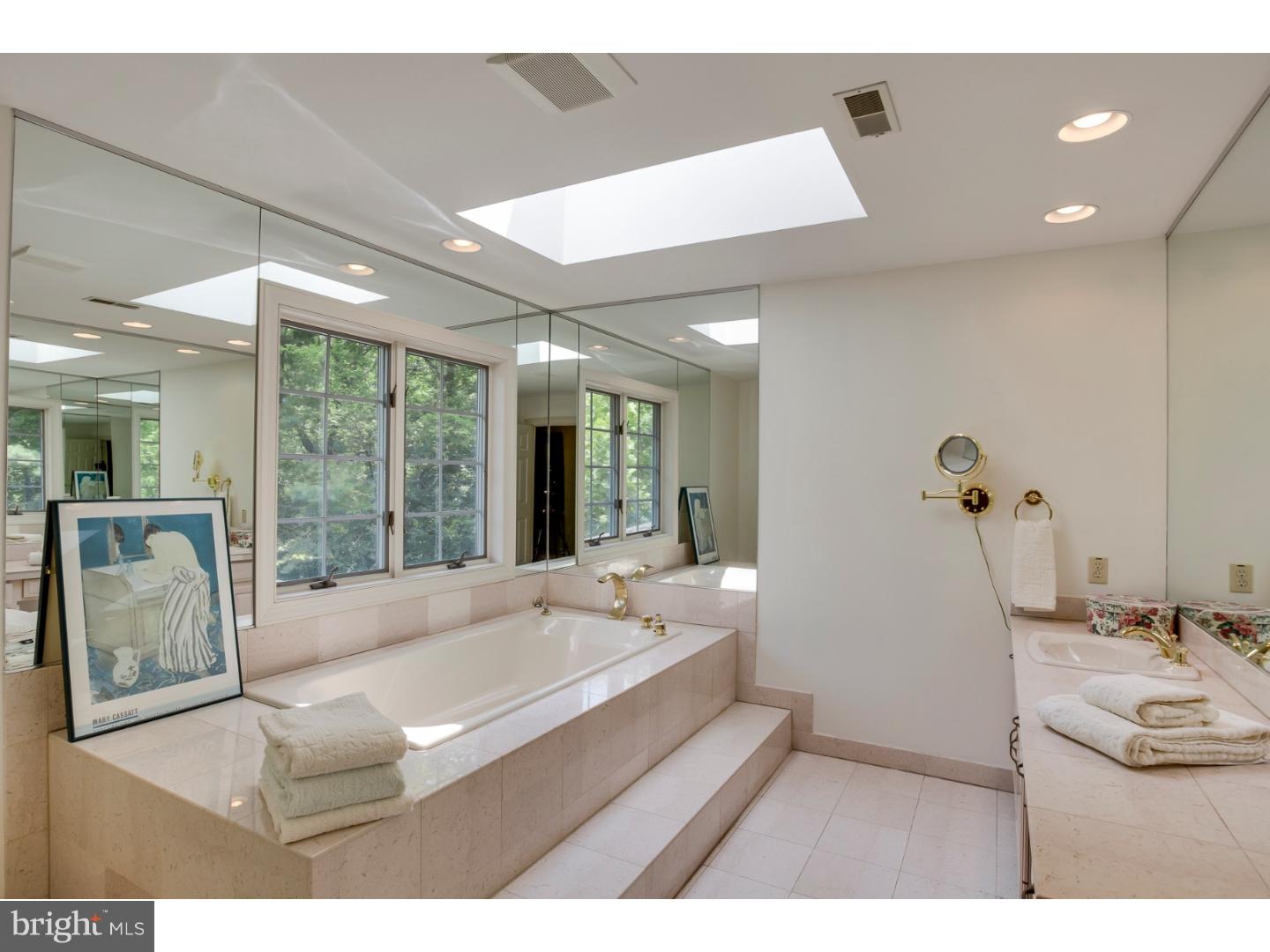 COUNTRY CLUB ESTS - Residential