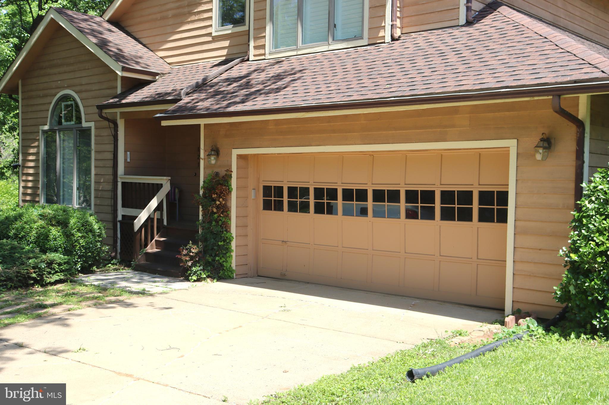 121 BRENDA COURT