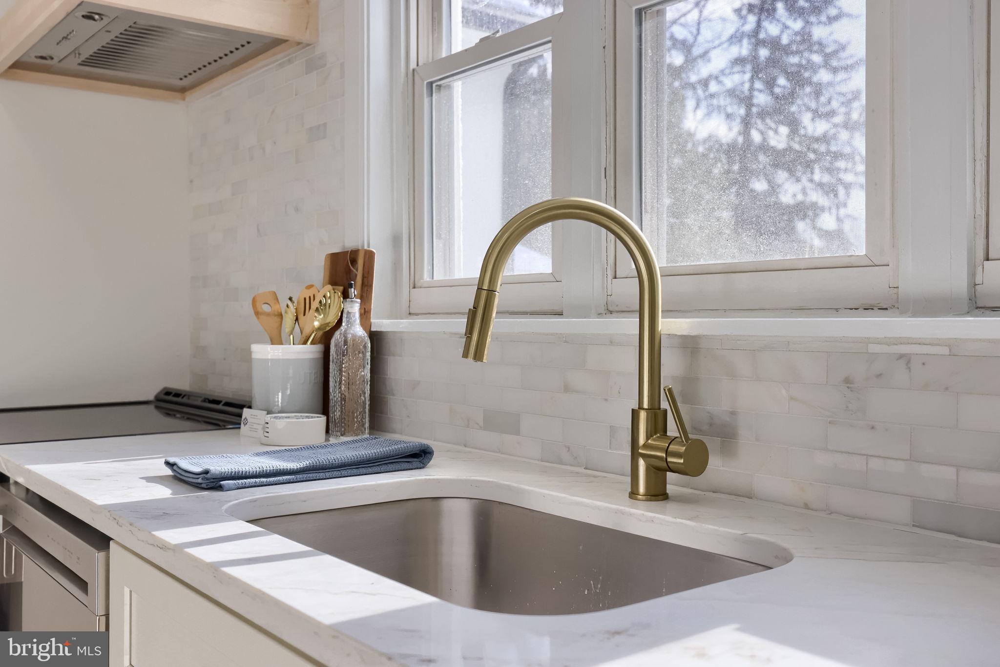 SCHOOL LANE HILLS - Residential