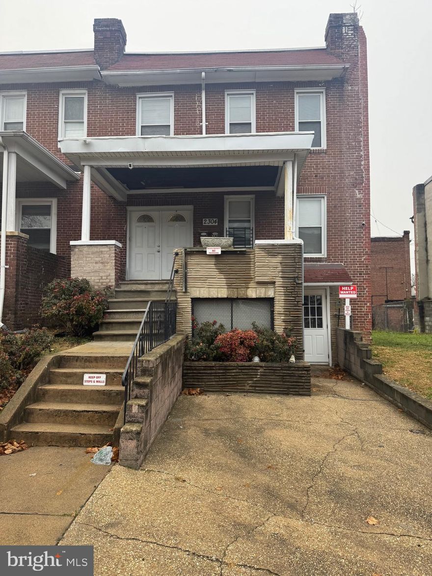 Amazing opportunity ALERT! Barber and or Salon space  available now. Includes 4 chairs, separate washing sinks and dryers. Check this space out TODAY!
Call listing agent for more information!