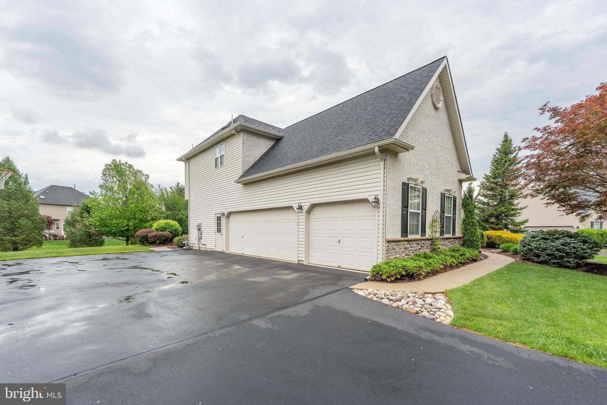 2244 BURGUNDY DRIVE