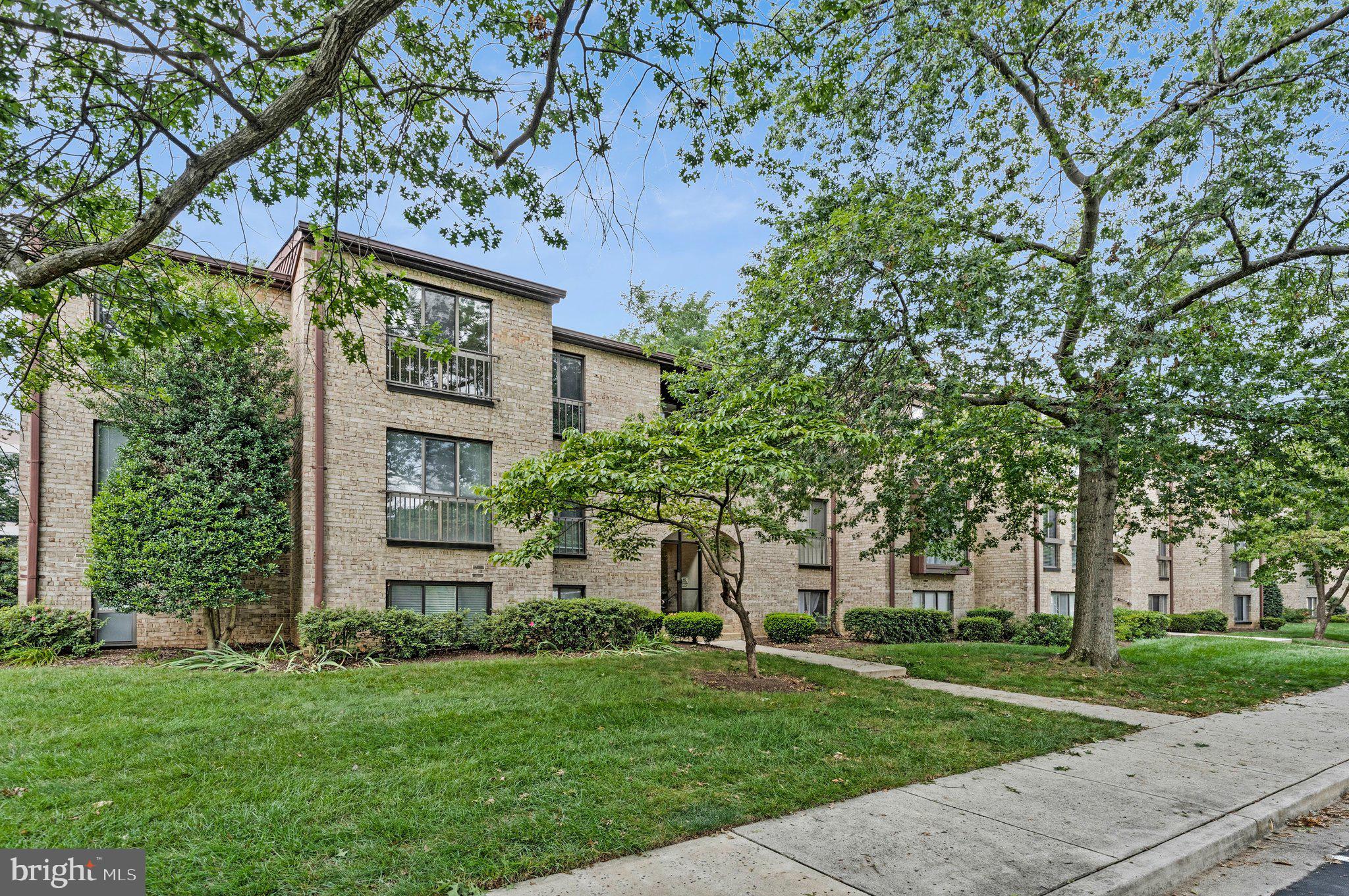 2074 ROYAL FERN COURT 33/22B